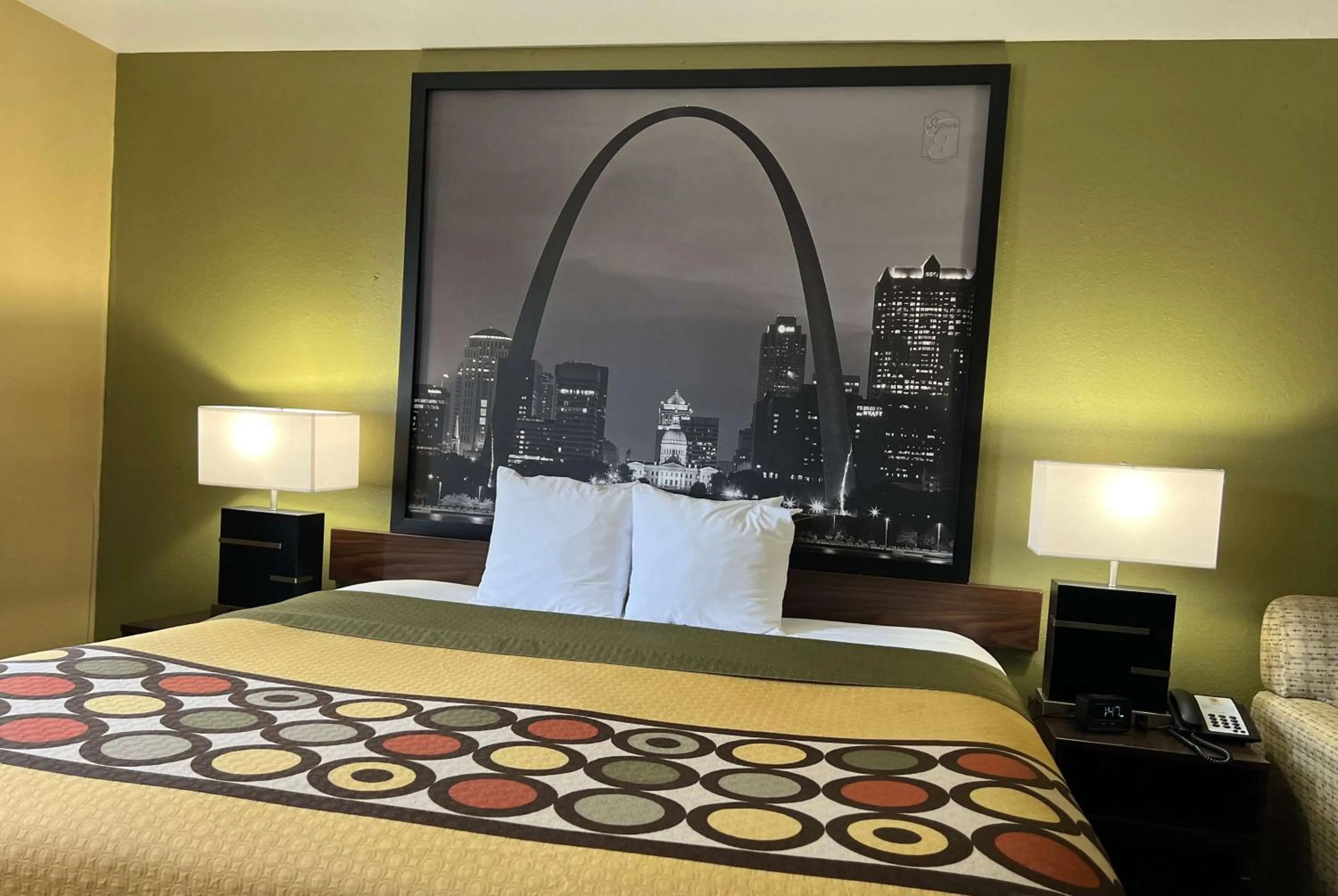 Photo of the whole room, Bed in Super 8 by Wyndham Farmington