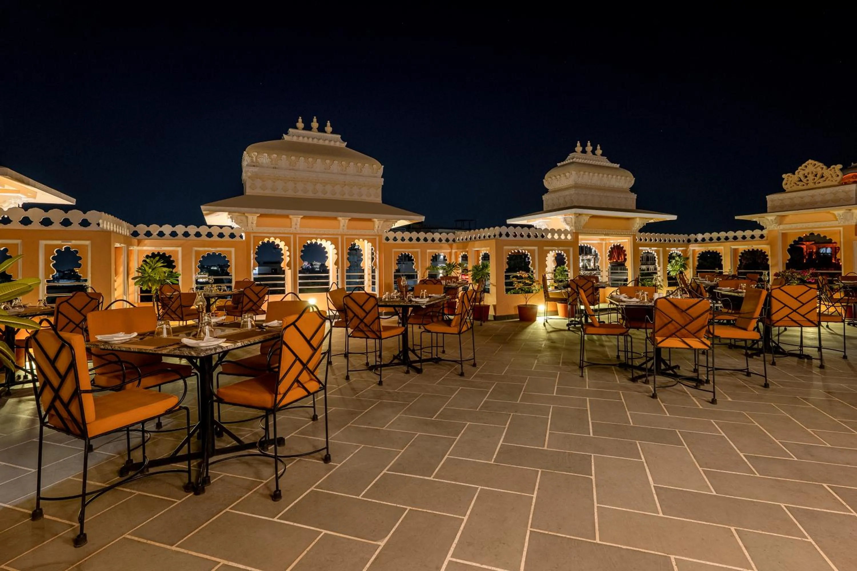 Restaurant/places to eat in Sterling Jaisinghgarh Udaipur