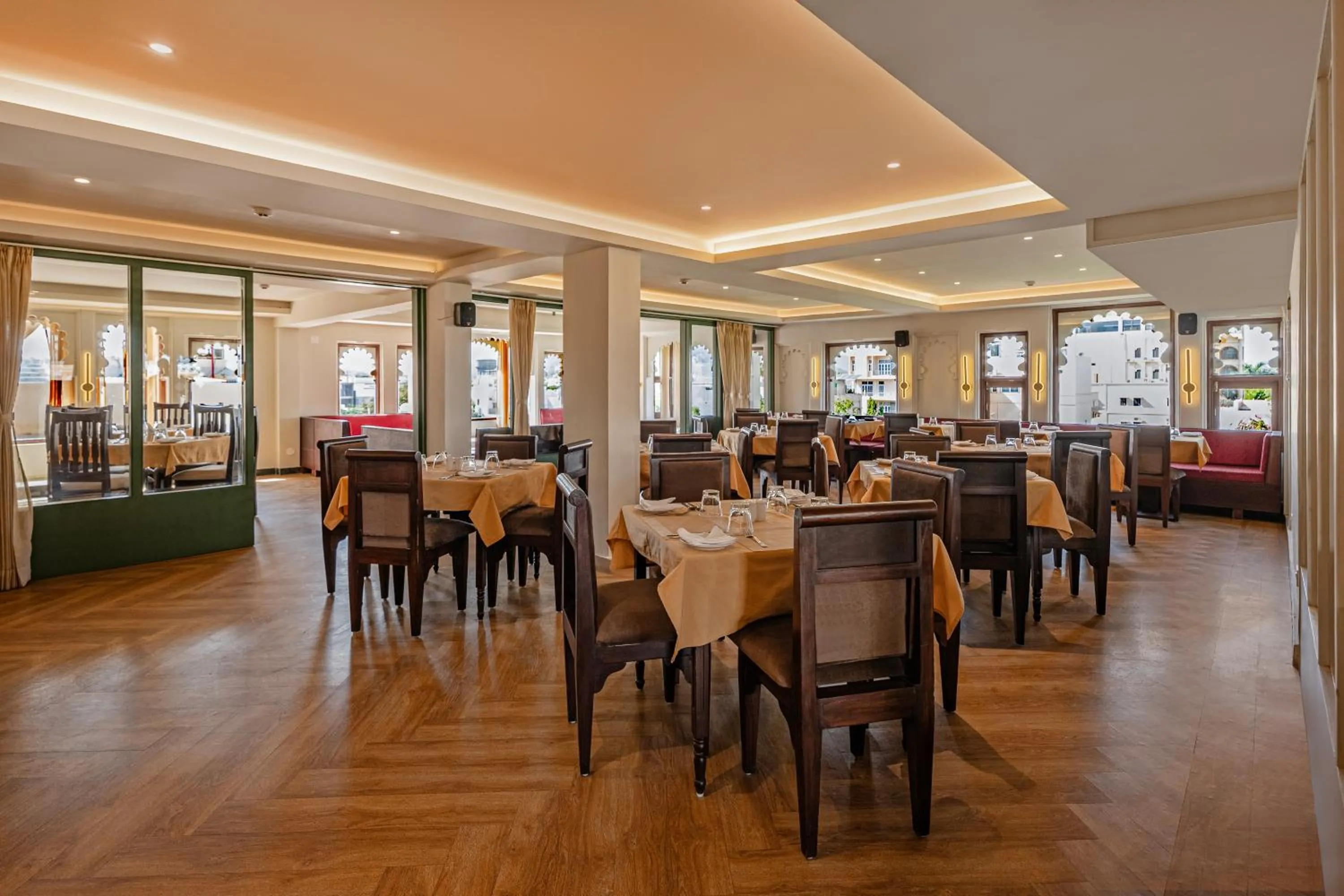 Restaurant/places to eat in Sterling Jaisinghgarh Udaipur