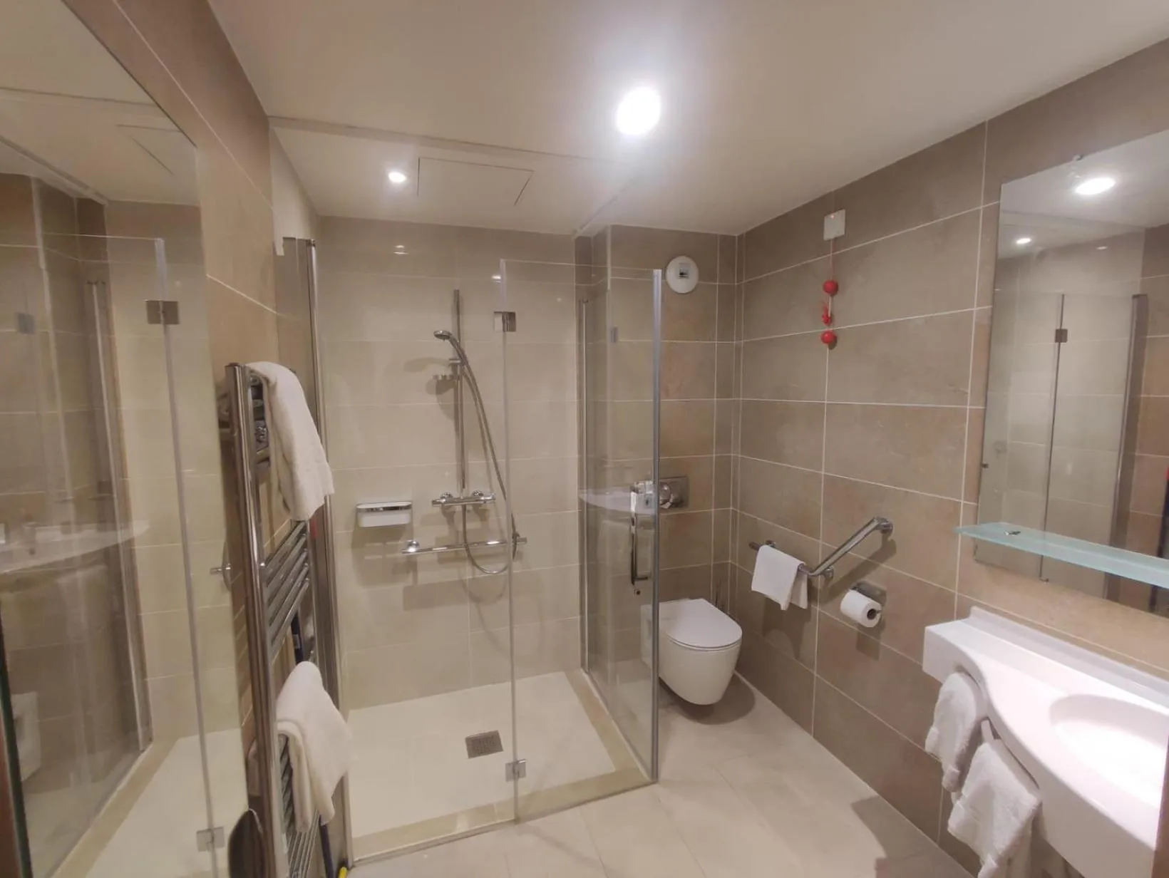 Shower in ZENAO Fréjus