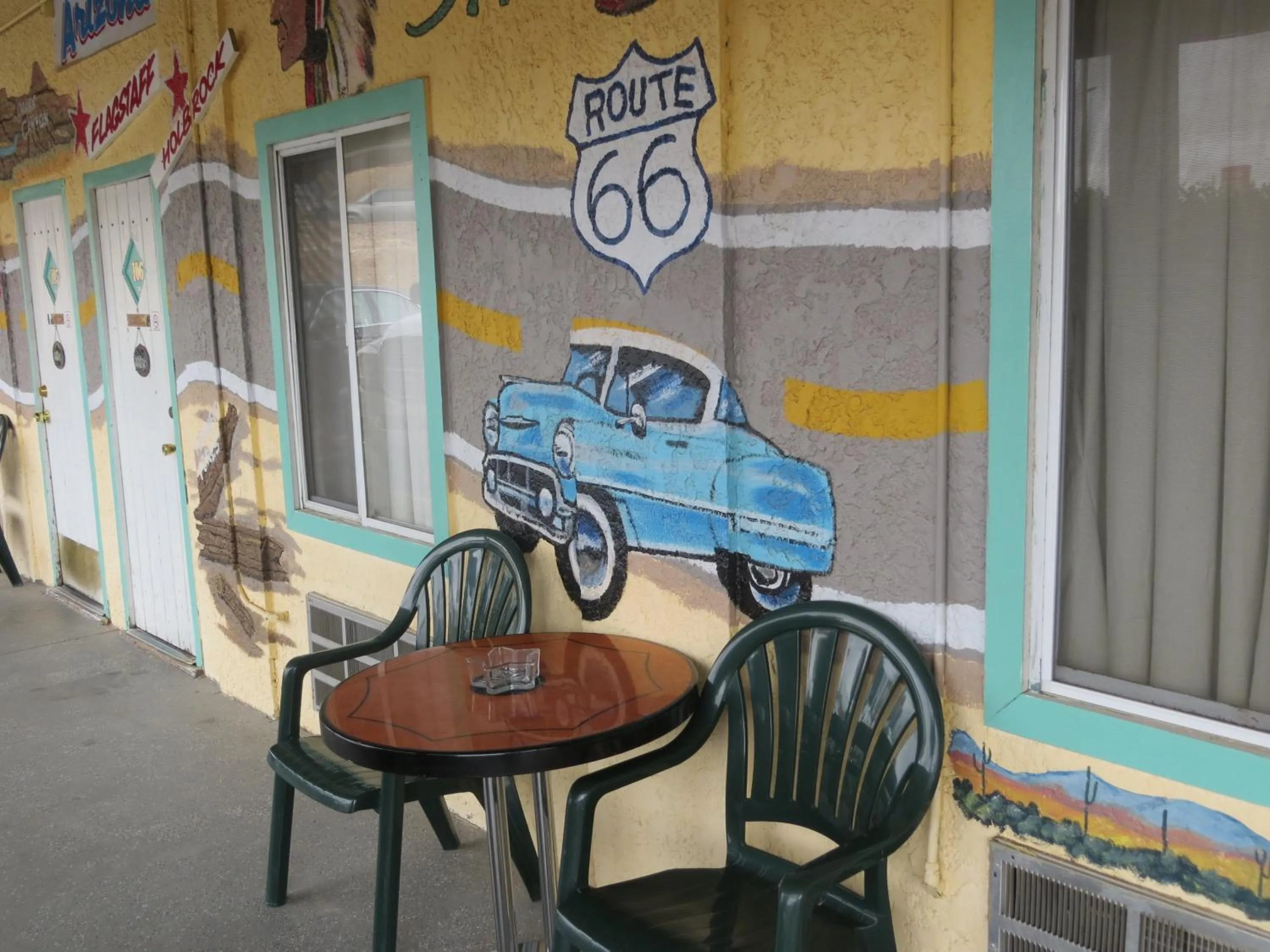 Patio in El Trovatore Motel