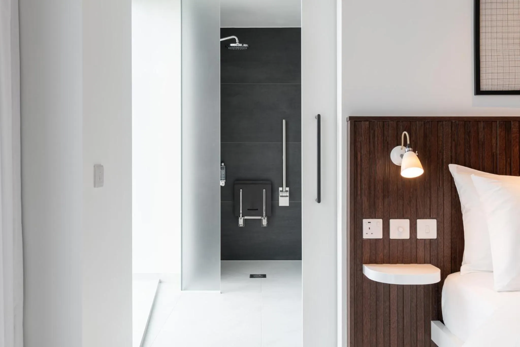 Bathroom, Bed in Ruby Zoe Hotel London