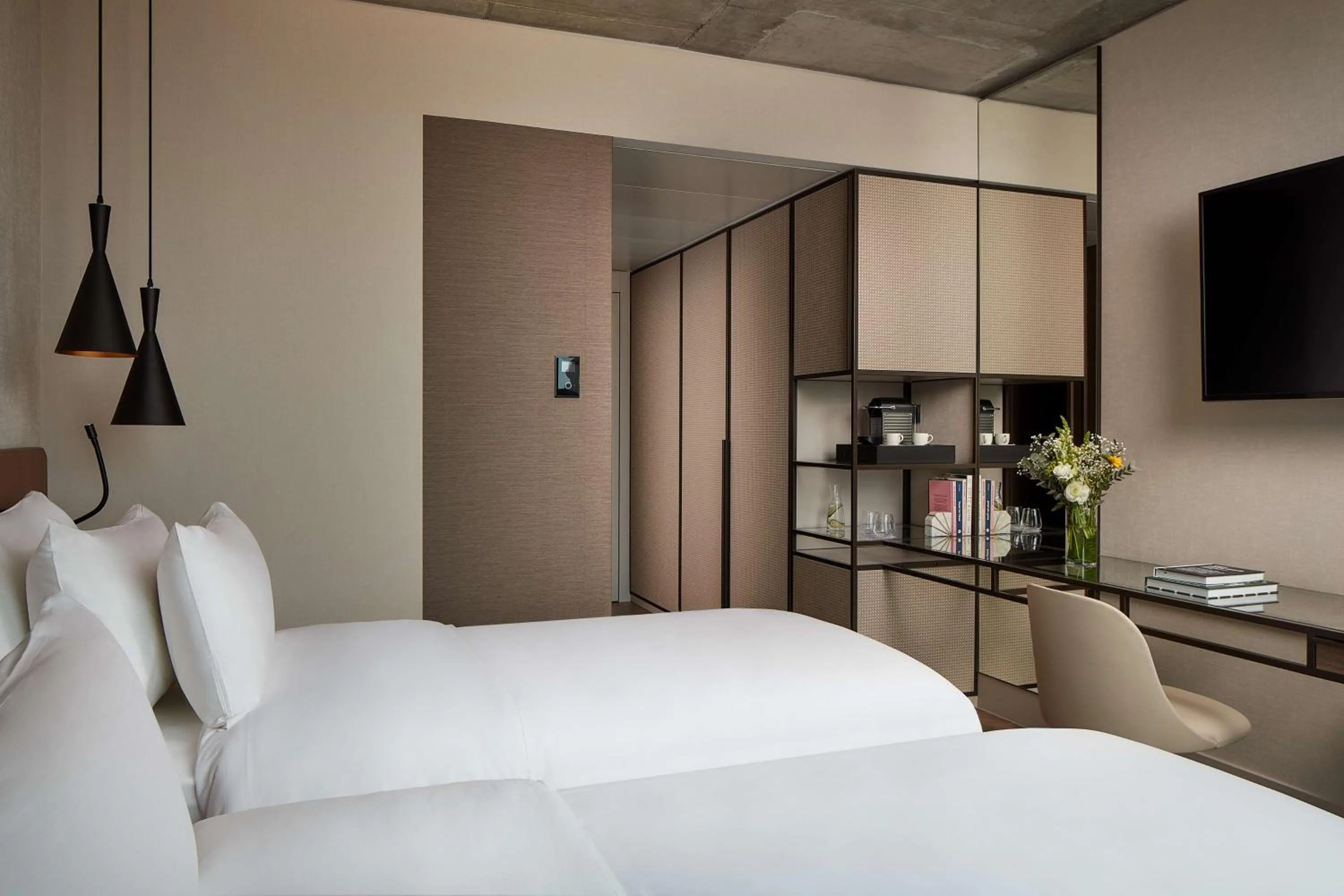 Bedroom, Bed in NH Collection Frankfurt Spin Tower