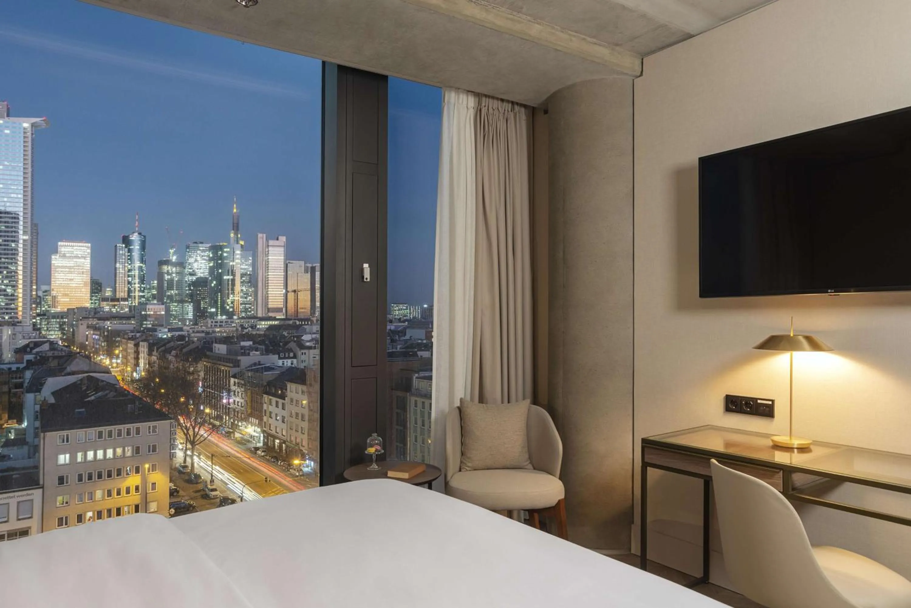 Bedroom, Bed in NH Collection Frankfurt Spin Tower