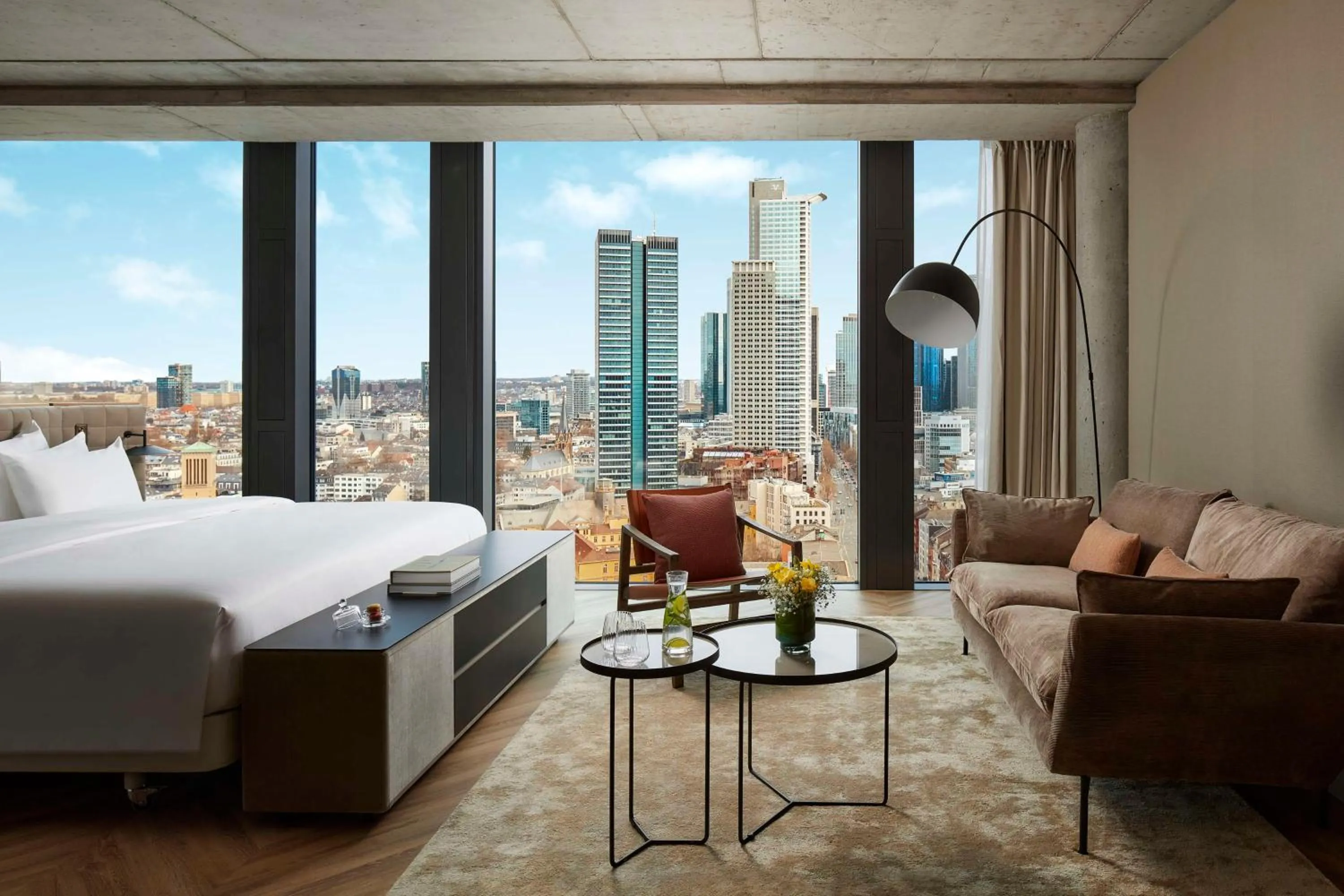 Photo of the whole room, Bed in NH Collection Frankfurt Spin Tower