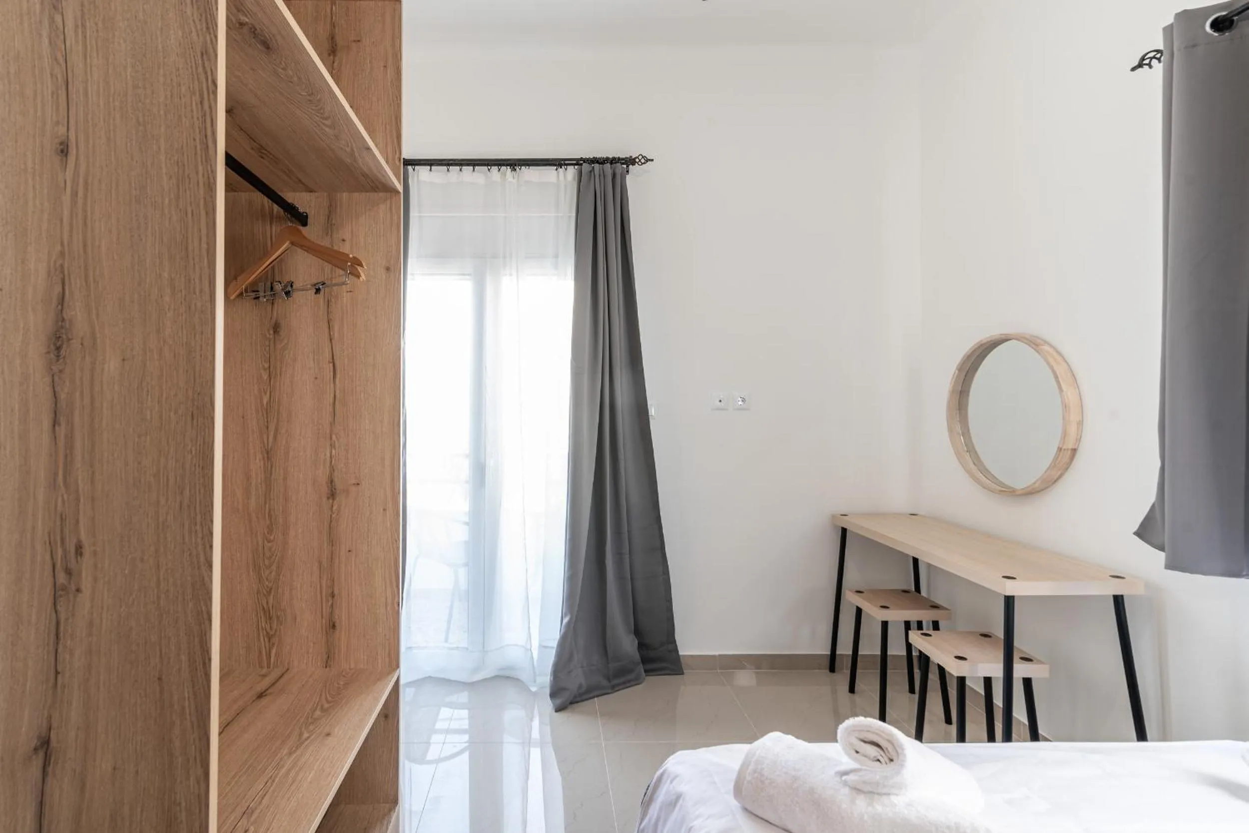 Photo of the whole room, Bed in Blue Riviera villas & suites - Alimos 2