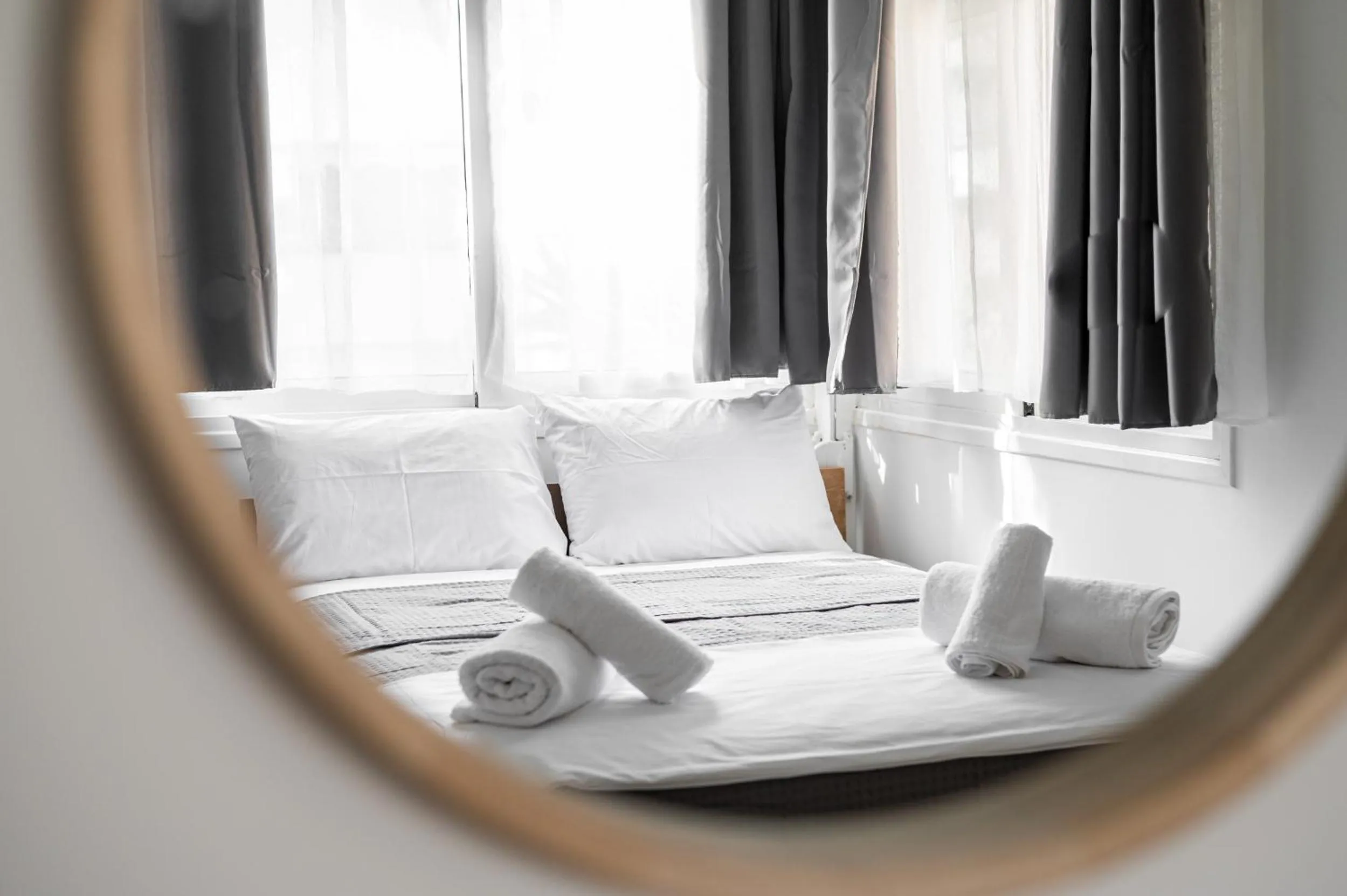 Bedroom, Bed in Blue Riviera villas & suites - Alimos 2