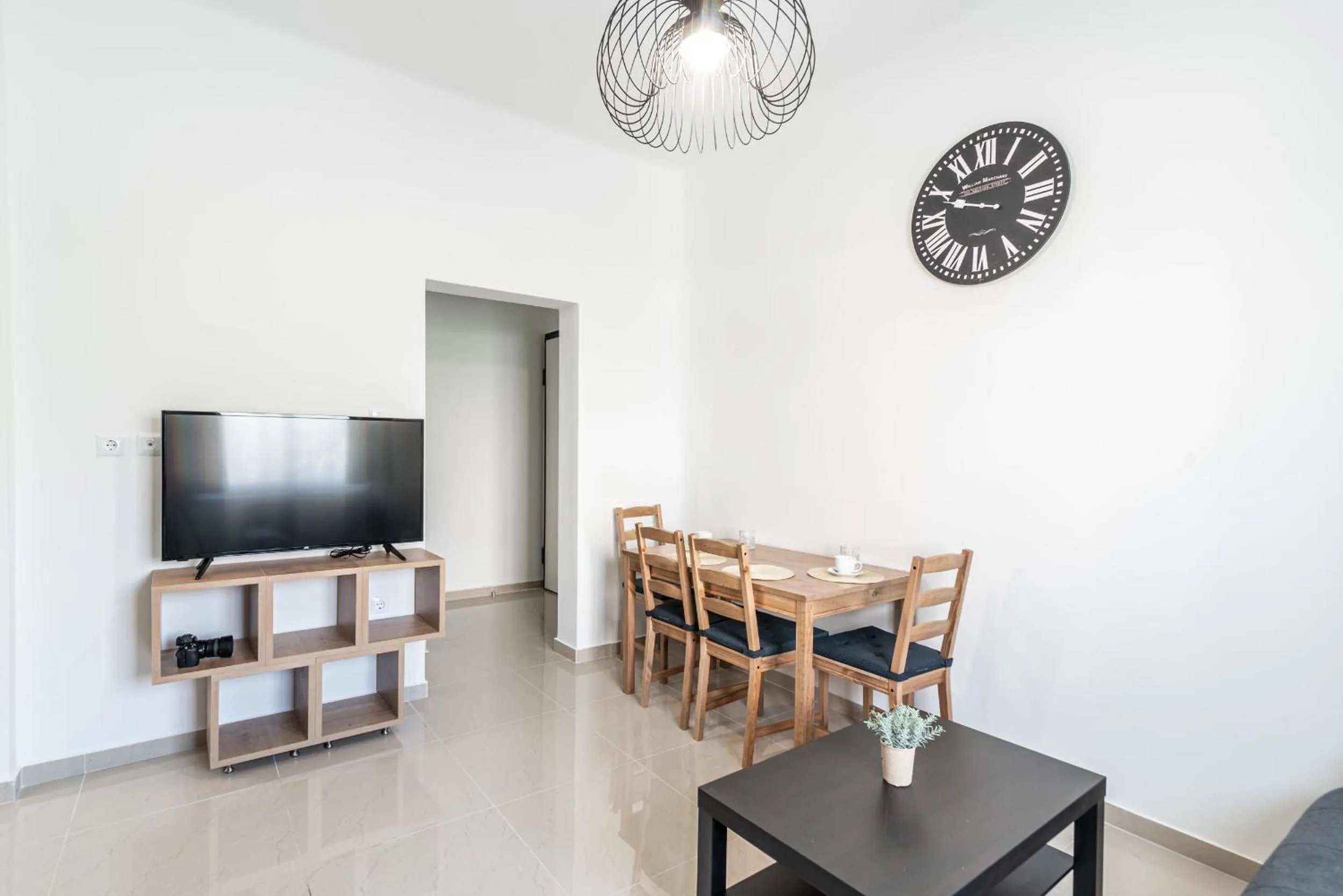 TV and multimedia in Blue Riviera villas & suites - Alimos 2