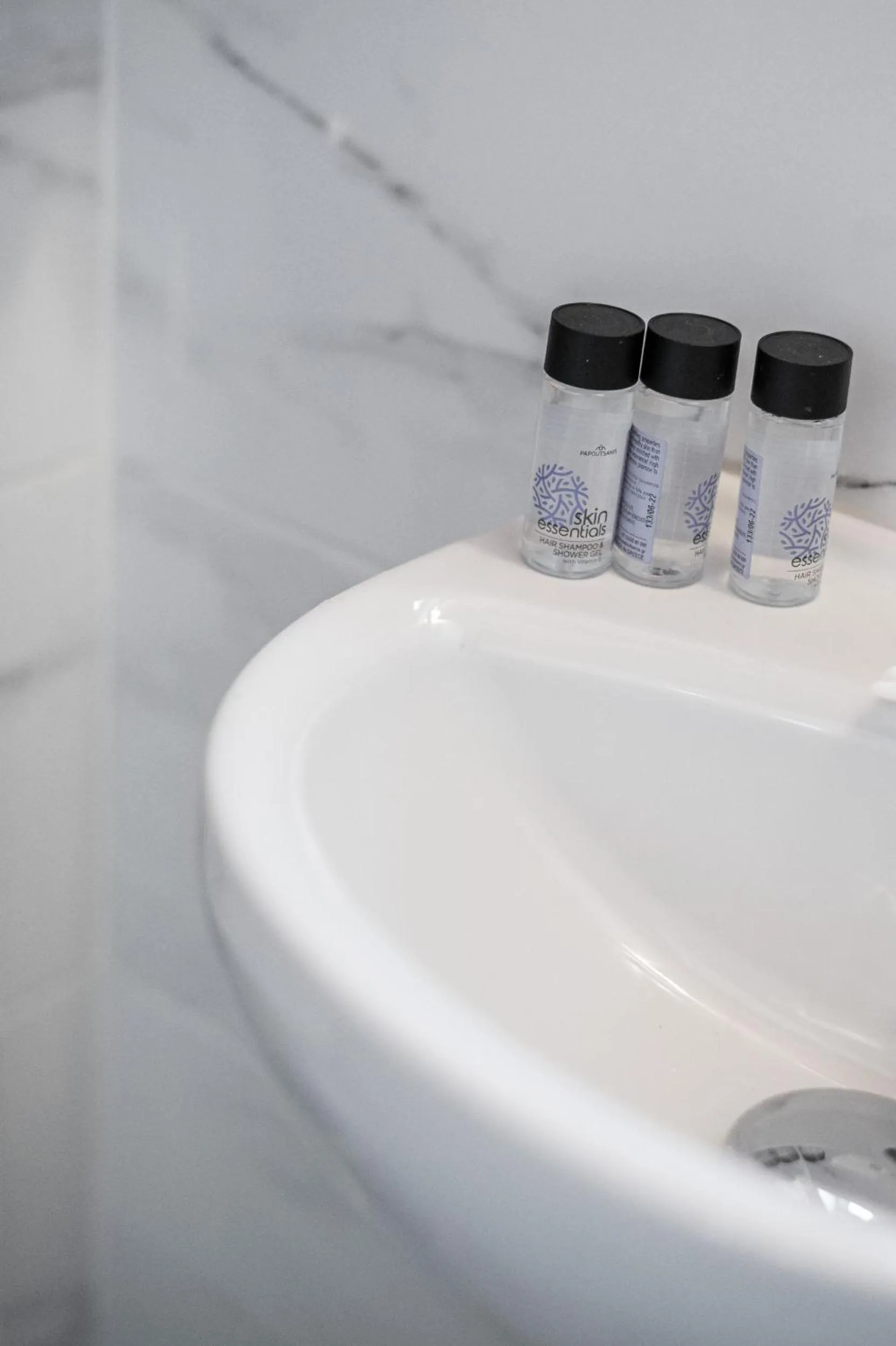 Bathroom in Blue Riviera villas & suites - Alimos 2