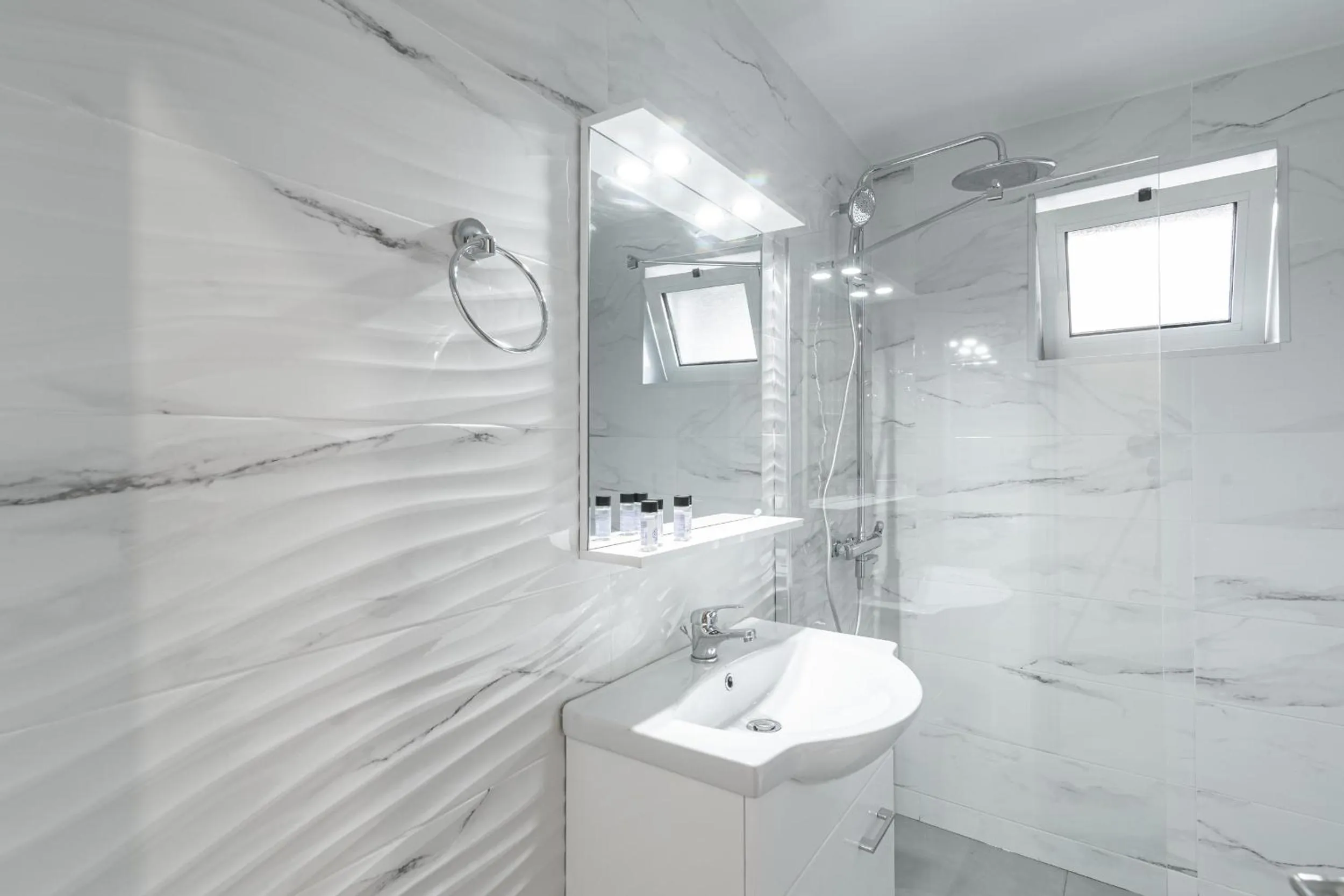 Bathroom in Blue Riviera villas & suites - Alimos 2