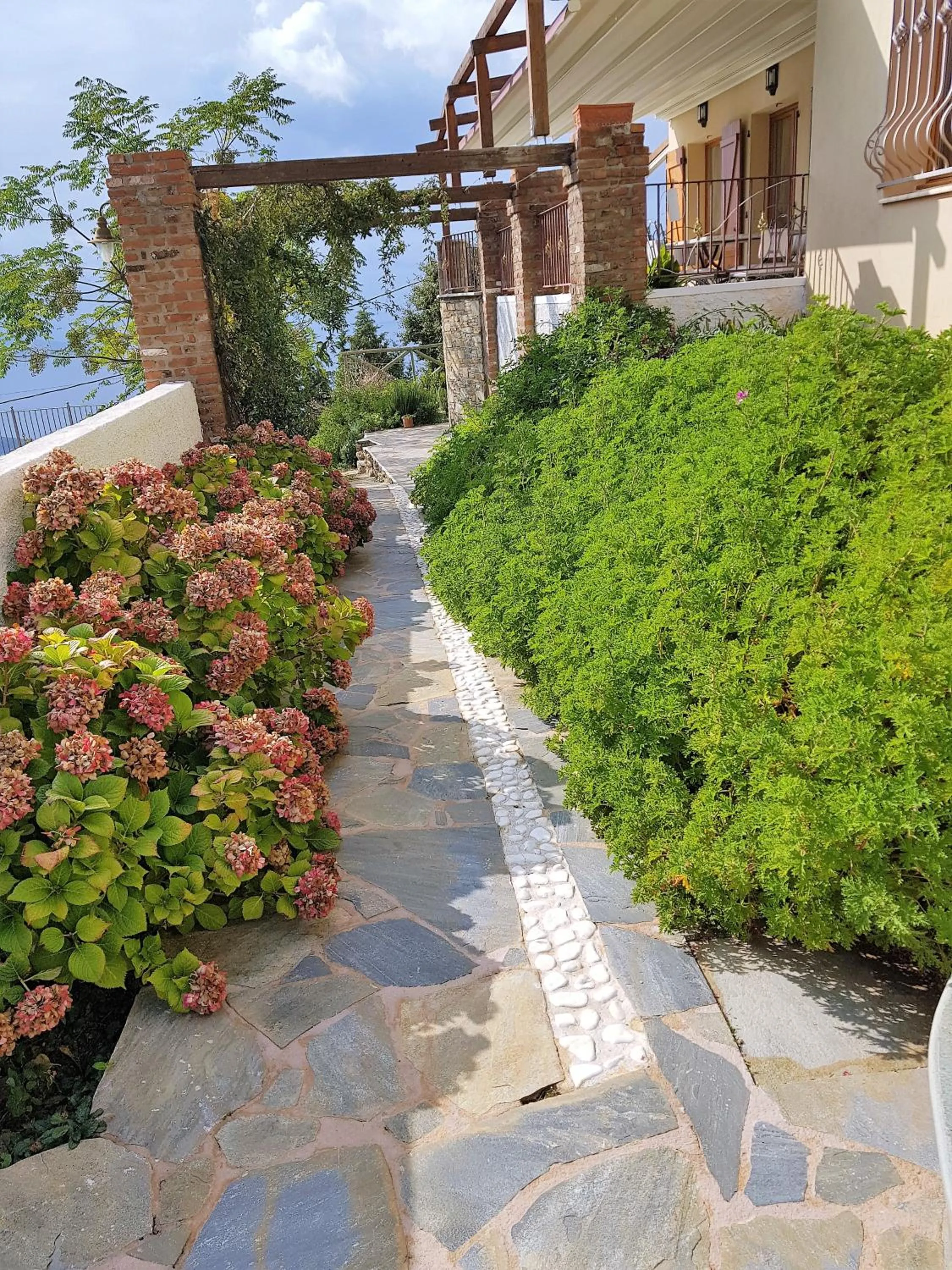 Facade/entrance in Lagou Raxi Country Hotel