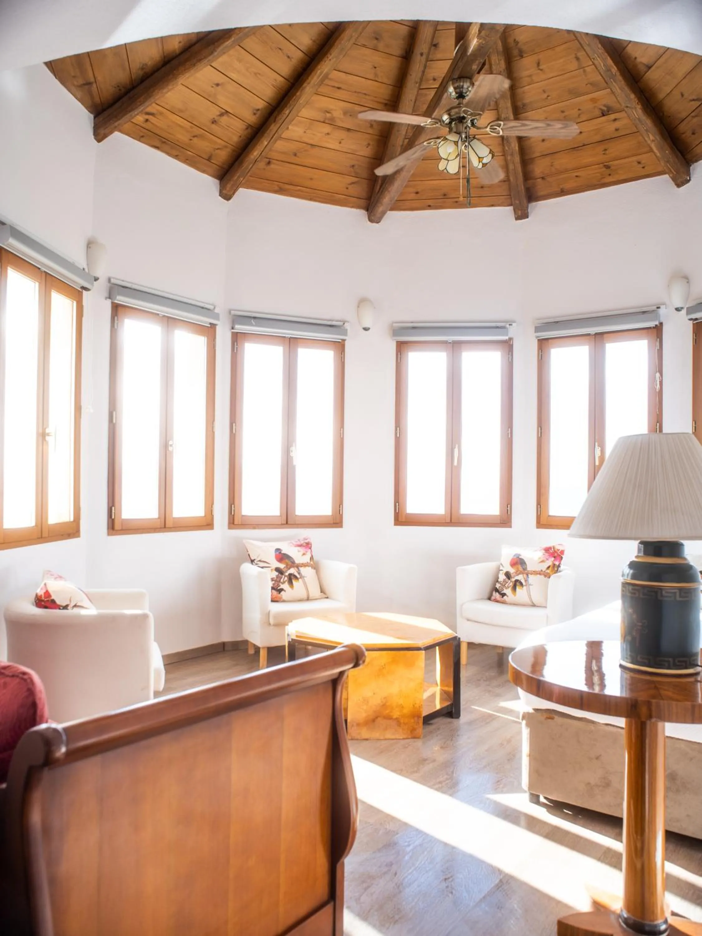 Seating area in Lagou Raxi Country Hotel