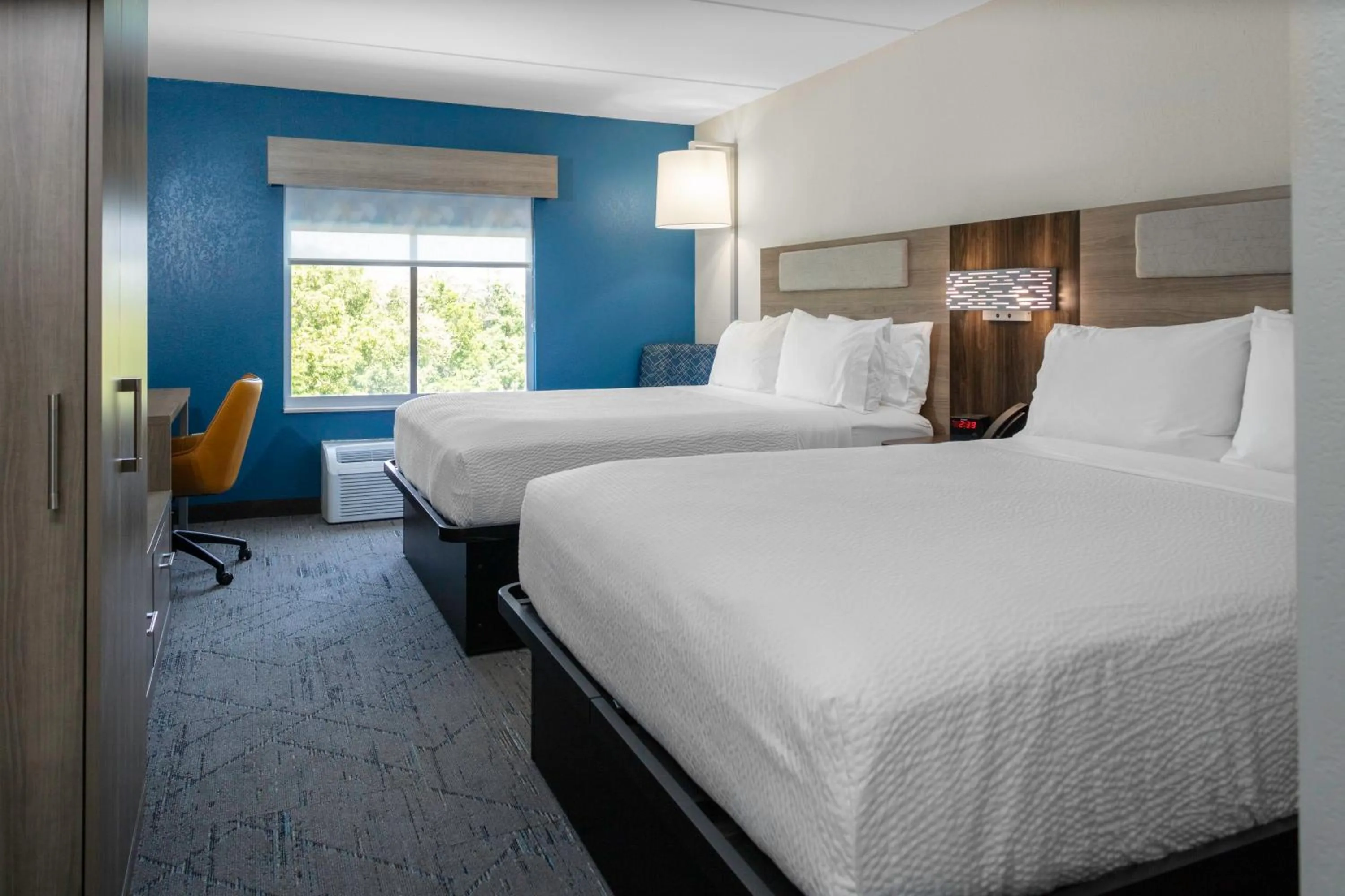 Photo of the whole room, Bed in Holiday Inn Express - Rocky Mount - Sports Center by IHG