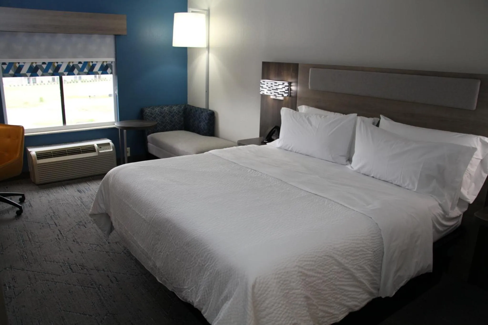 Photo of the whole room, Bed in Holiday Inn Express - Rocky Mount - Sports Center by IHG