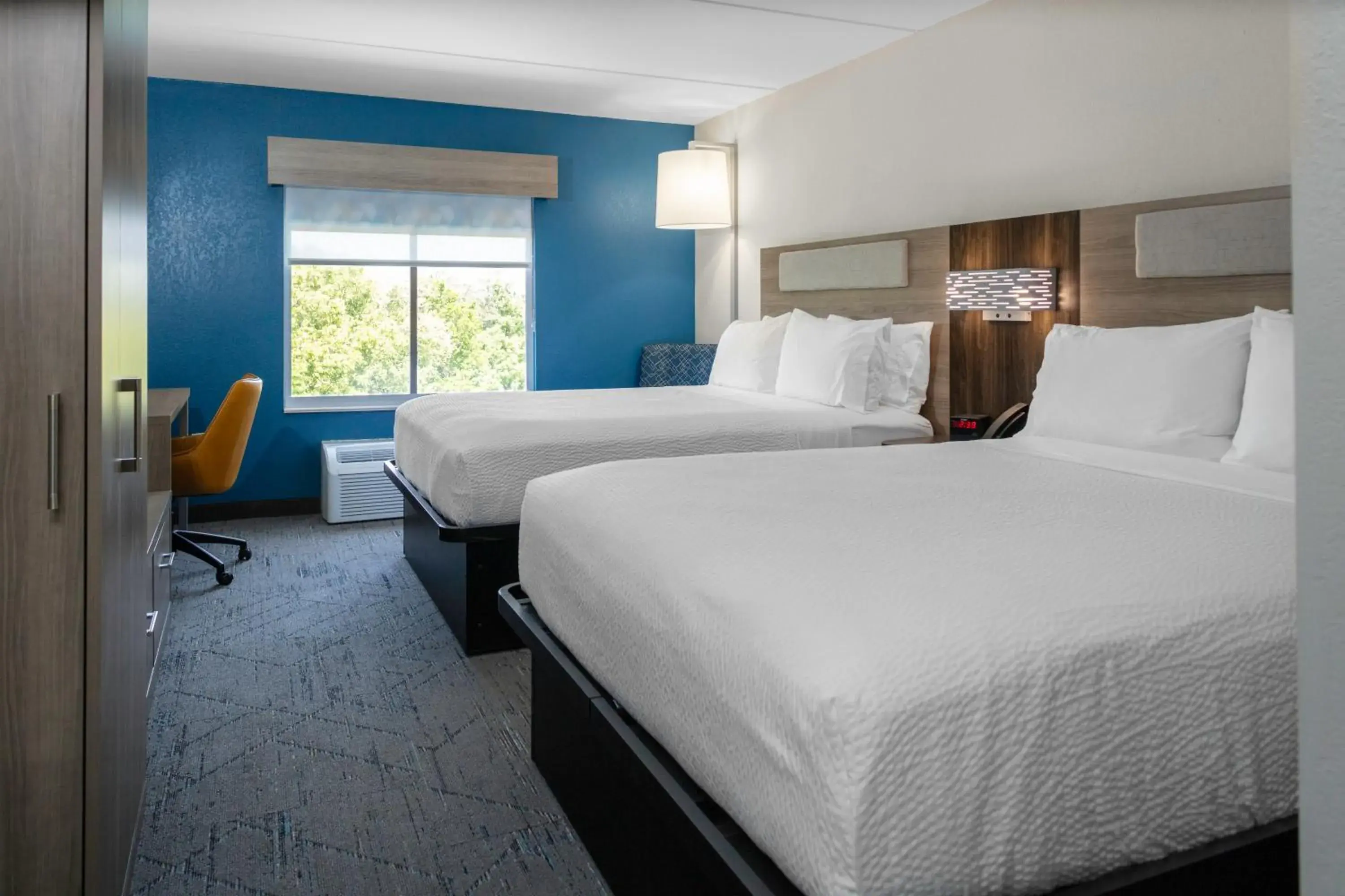 One-Bedroom Queen Suite with Two Queen Beds in Holiday Inn Express - Rocky Mount - Sports Center by IHG One-Bedroom Queen Suite with Two Queen Beds in Holiday Inn Express - Rocky Mount - Sports Center by IHG