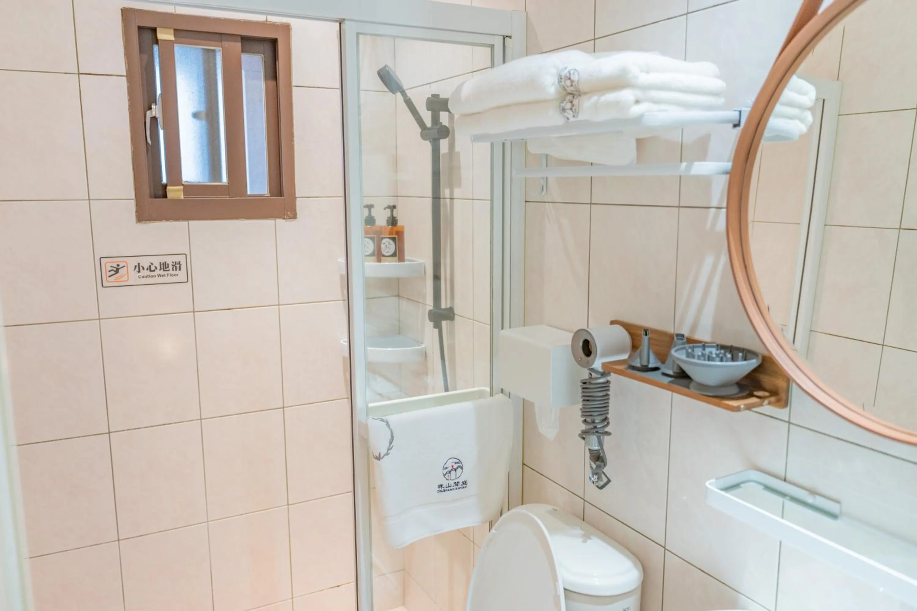 Shower in Zhu Shan Xian Ting