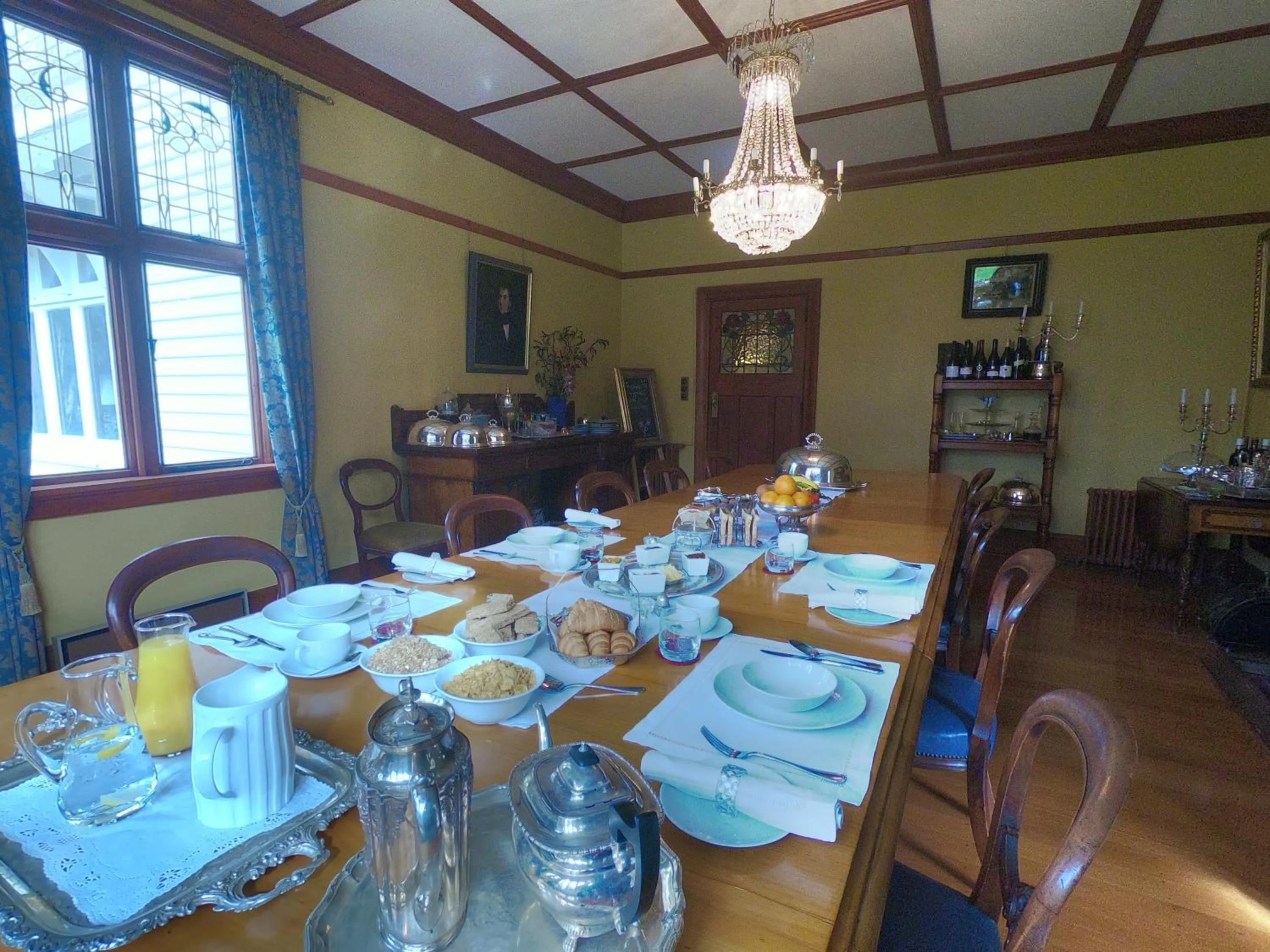 Breakfast in Gunyah Country Estate