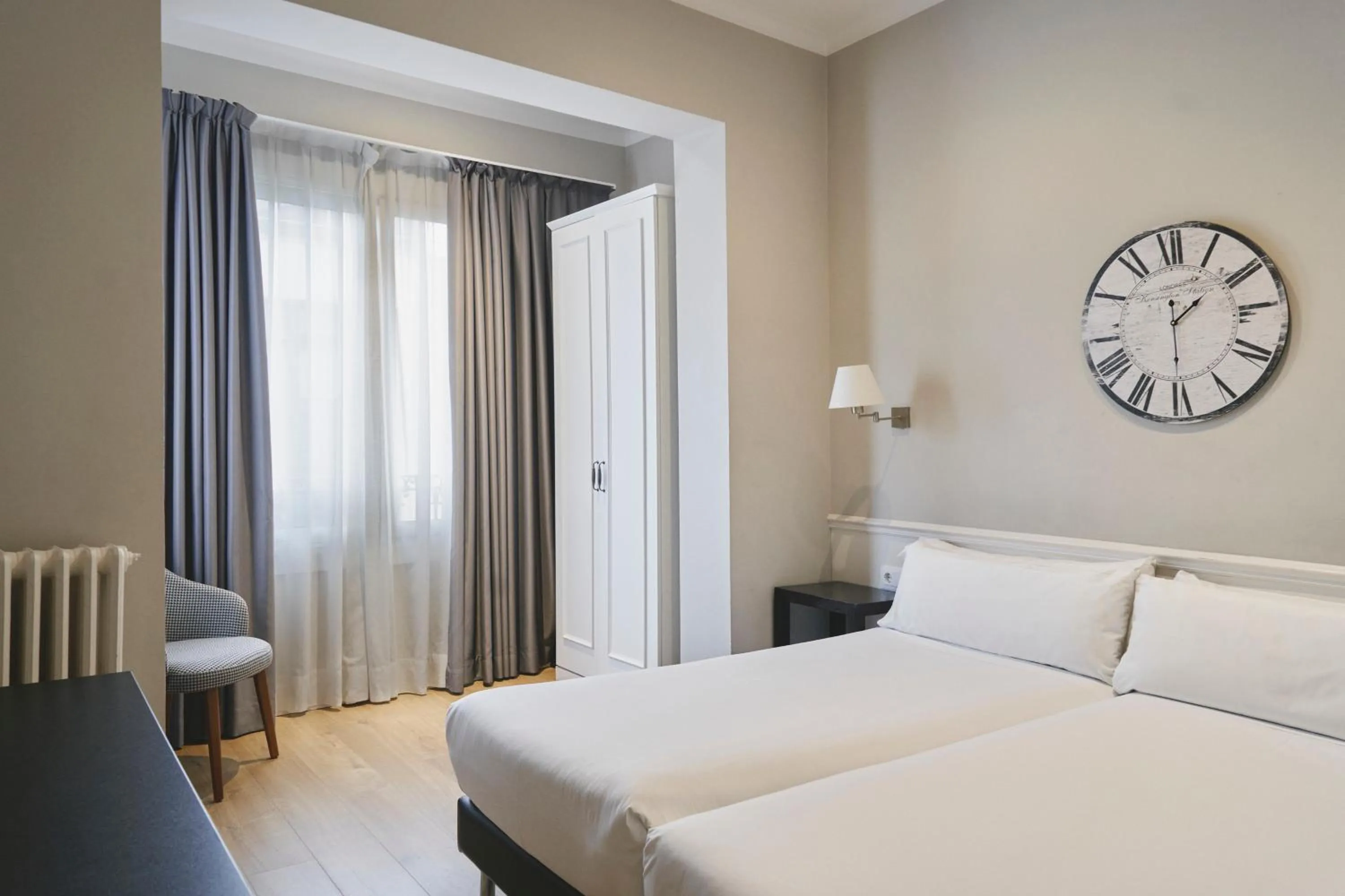 Photo of the whole room, Bed in Mesón Castilla Atiram Hotels