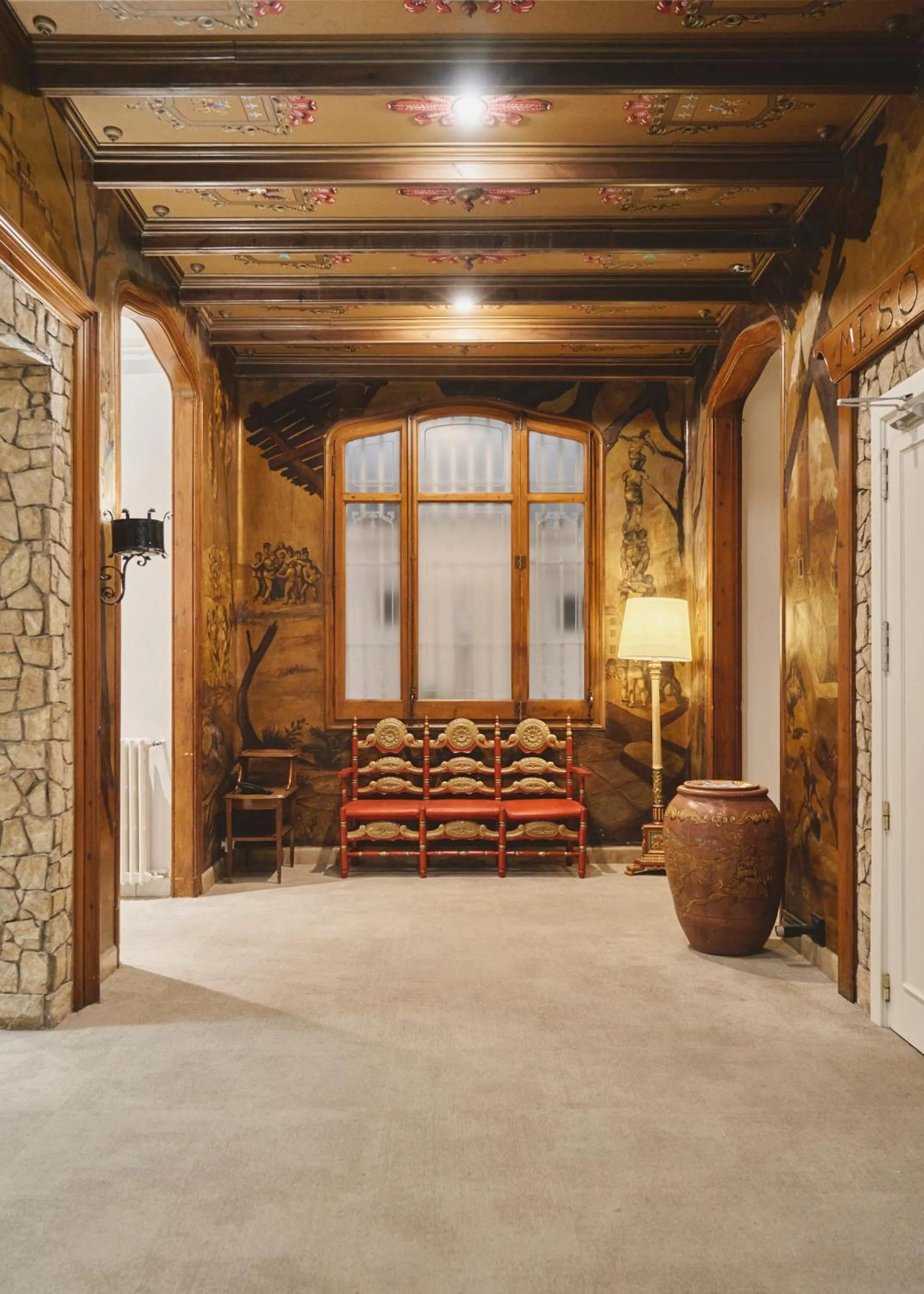 Decorative detail in Mesón Castilla Atiram Hotels