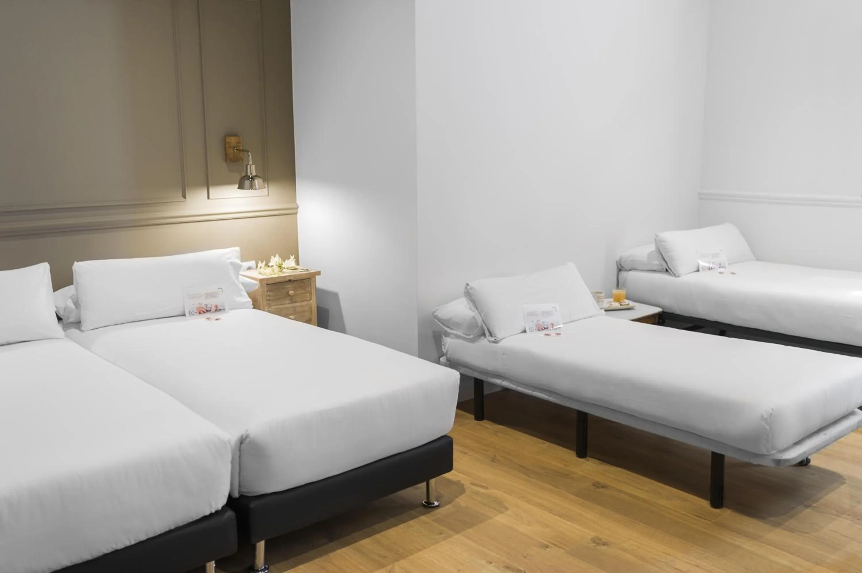 Photo of the whole room, Bed in Mesón Castilla Atiram Hotels