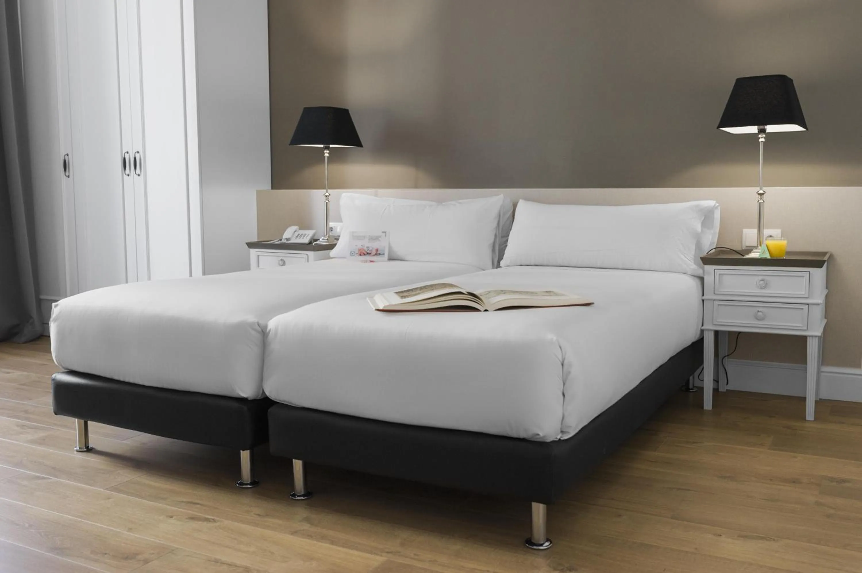 Photo of the whole room, Bed in Mesón Castilla Atiram Hotels