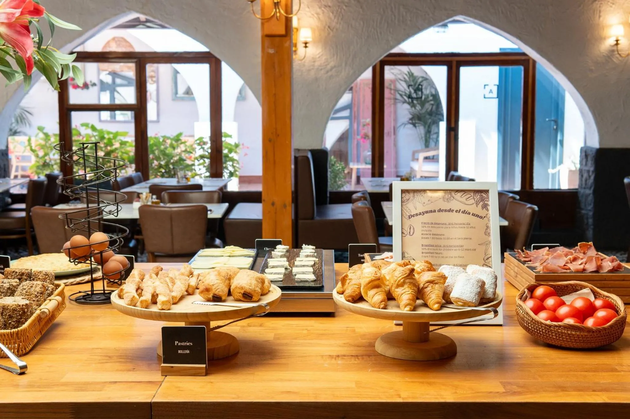 Breakfast in Mesón Castilla Atiram Hotels