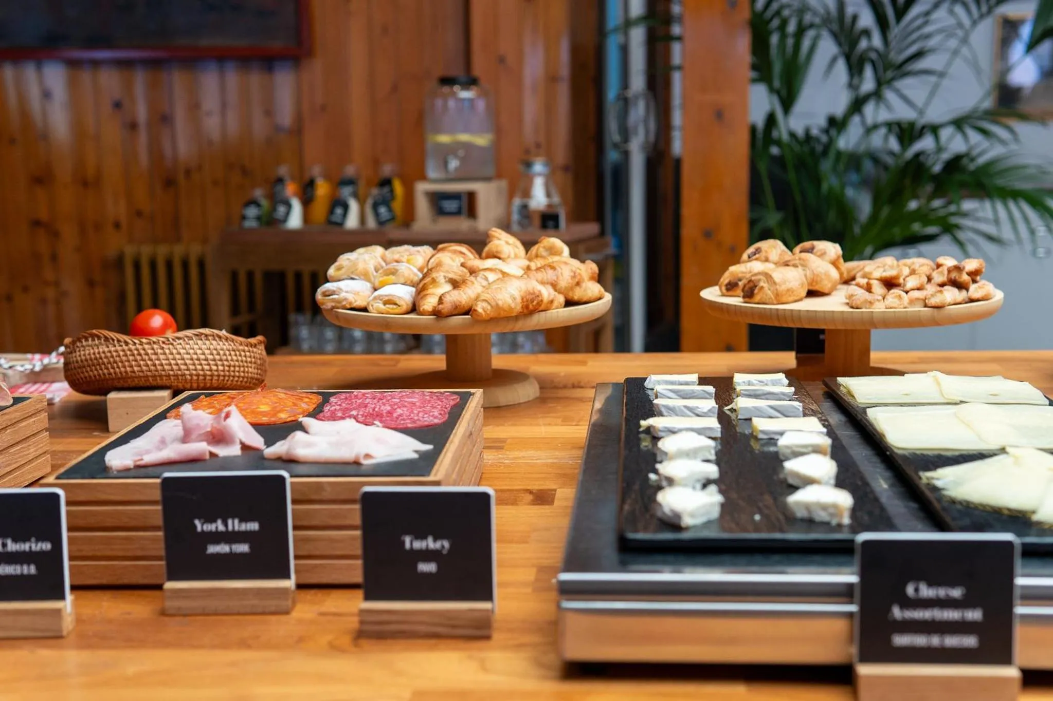 Breakfast in Mesón Castilla Atiram Hotels