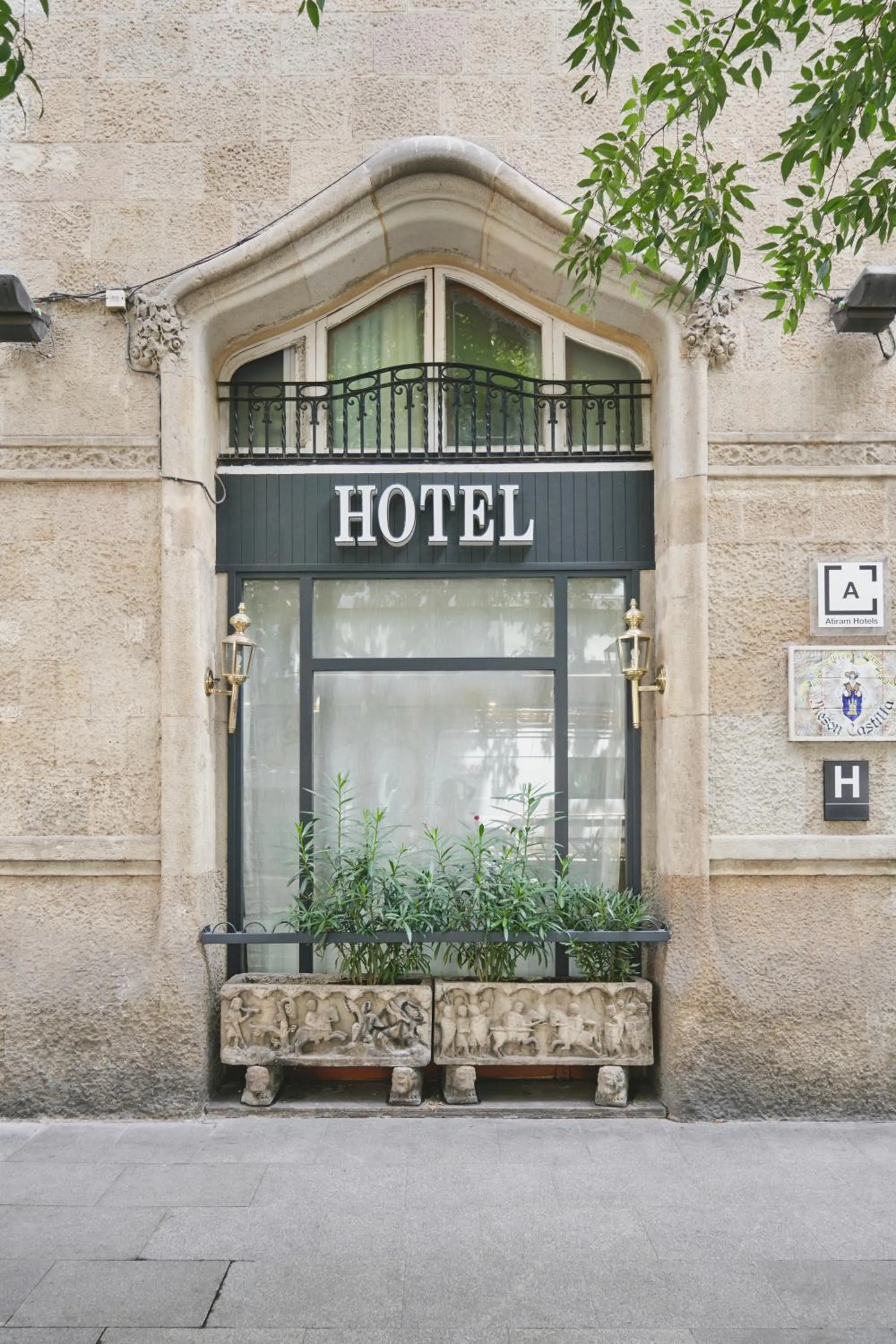 Facade/entrance in Mesón Castilla Atiram Hotels