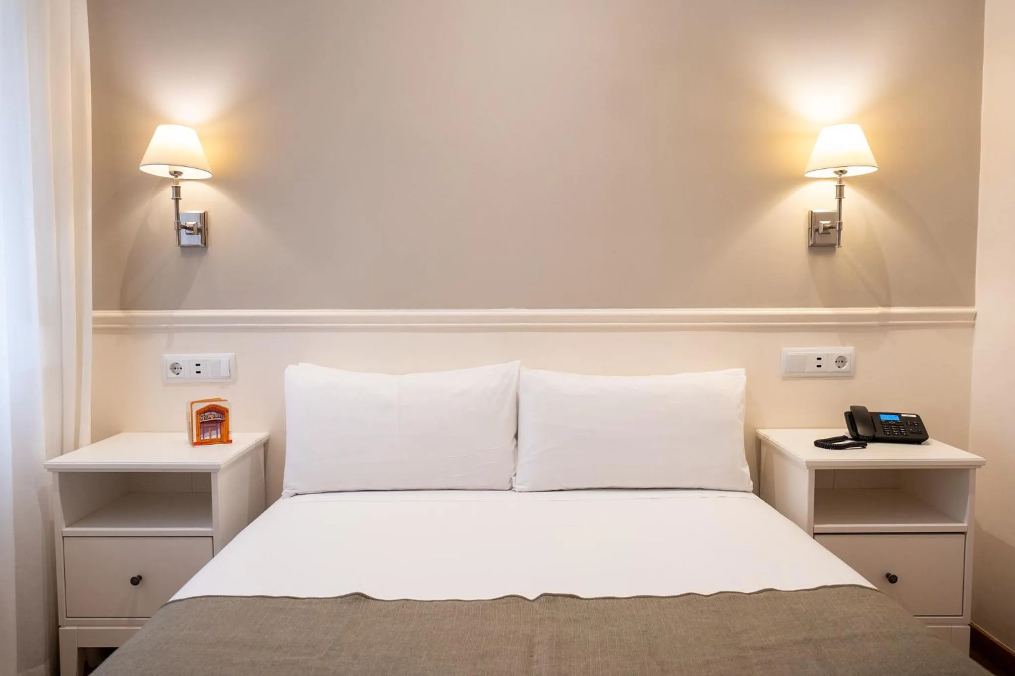 Photo of the whole room, Bed in Mesón Castilla Atiram Hotels