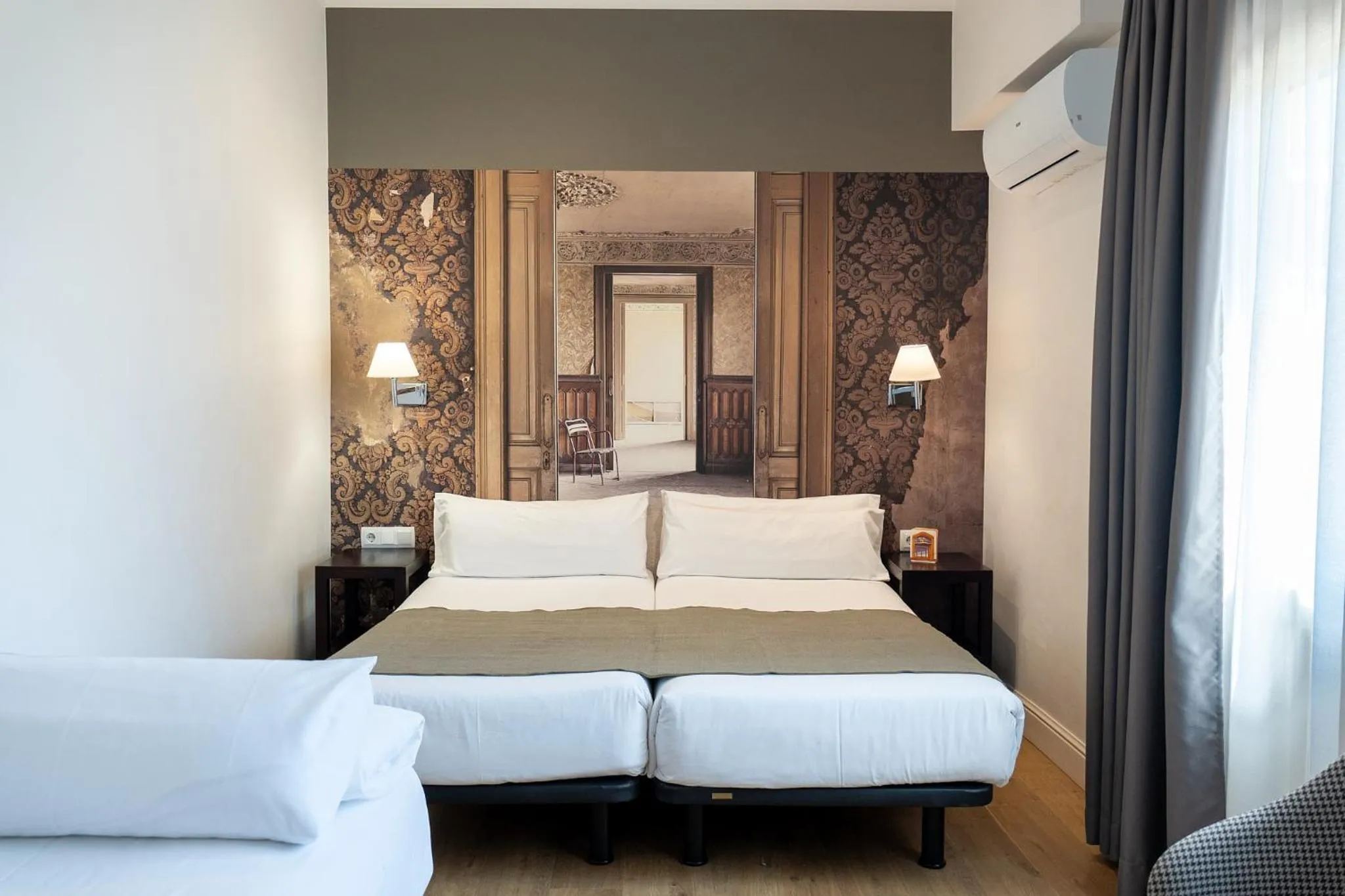 Photo of the whole room, Bed in Mesón Castilla Atiram Hotels