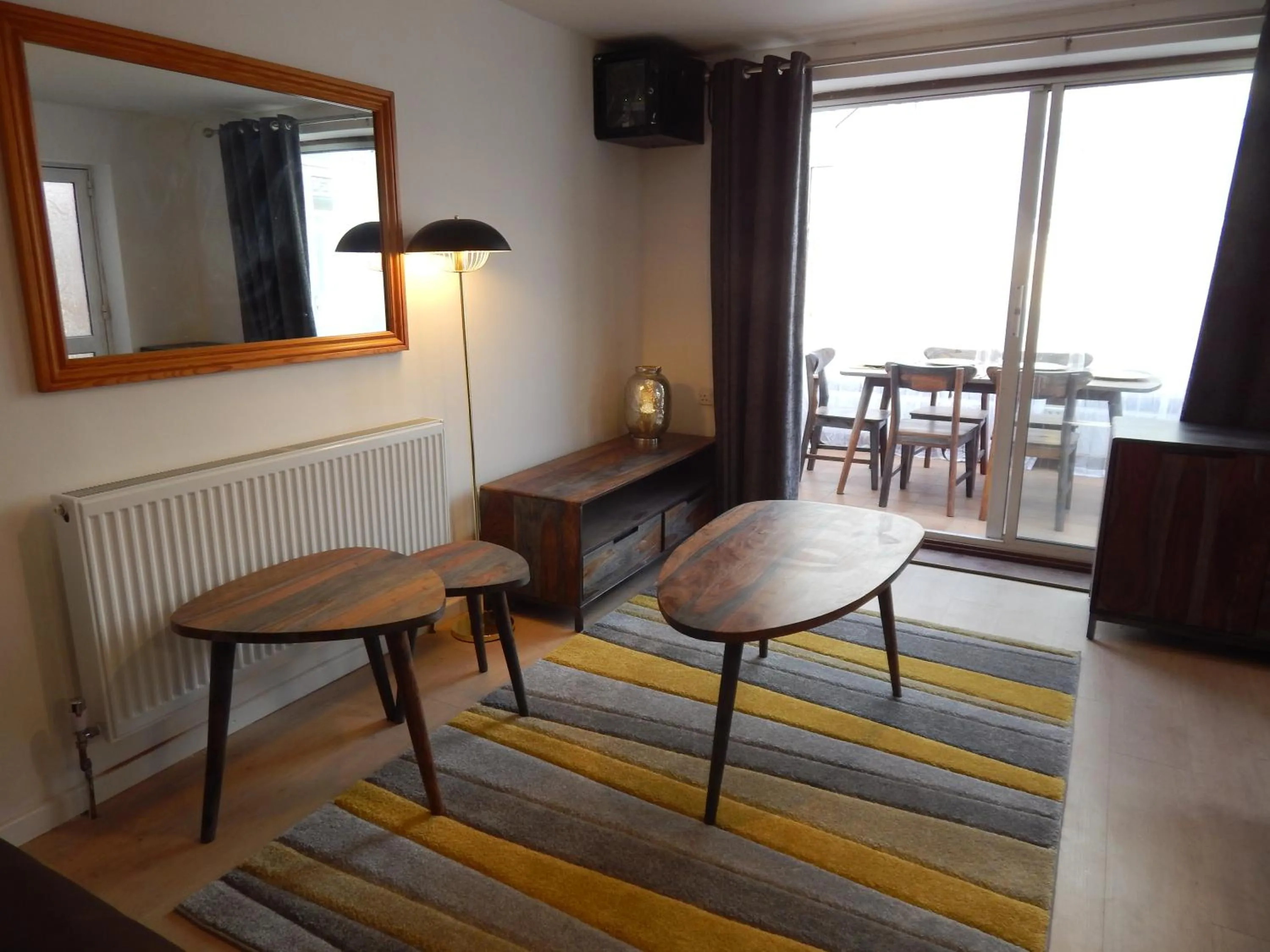 Seating area in Modern, well located en-suite rooms with parking & all facilities
