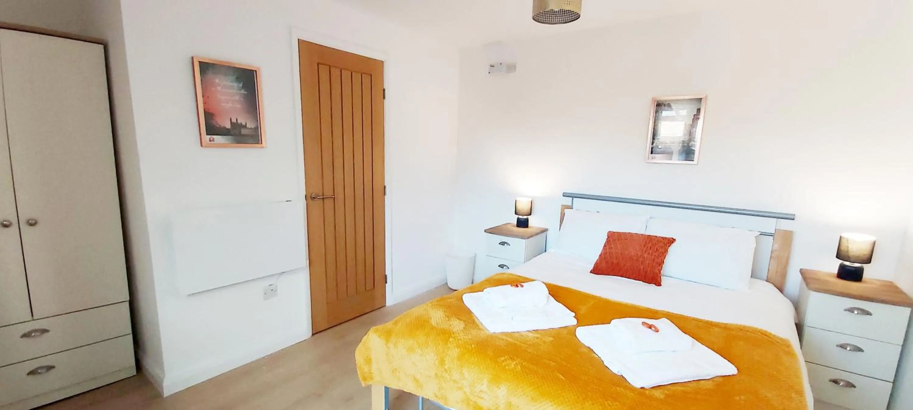 Bed in Modern, well located en-suite rooms with parking & all facilities