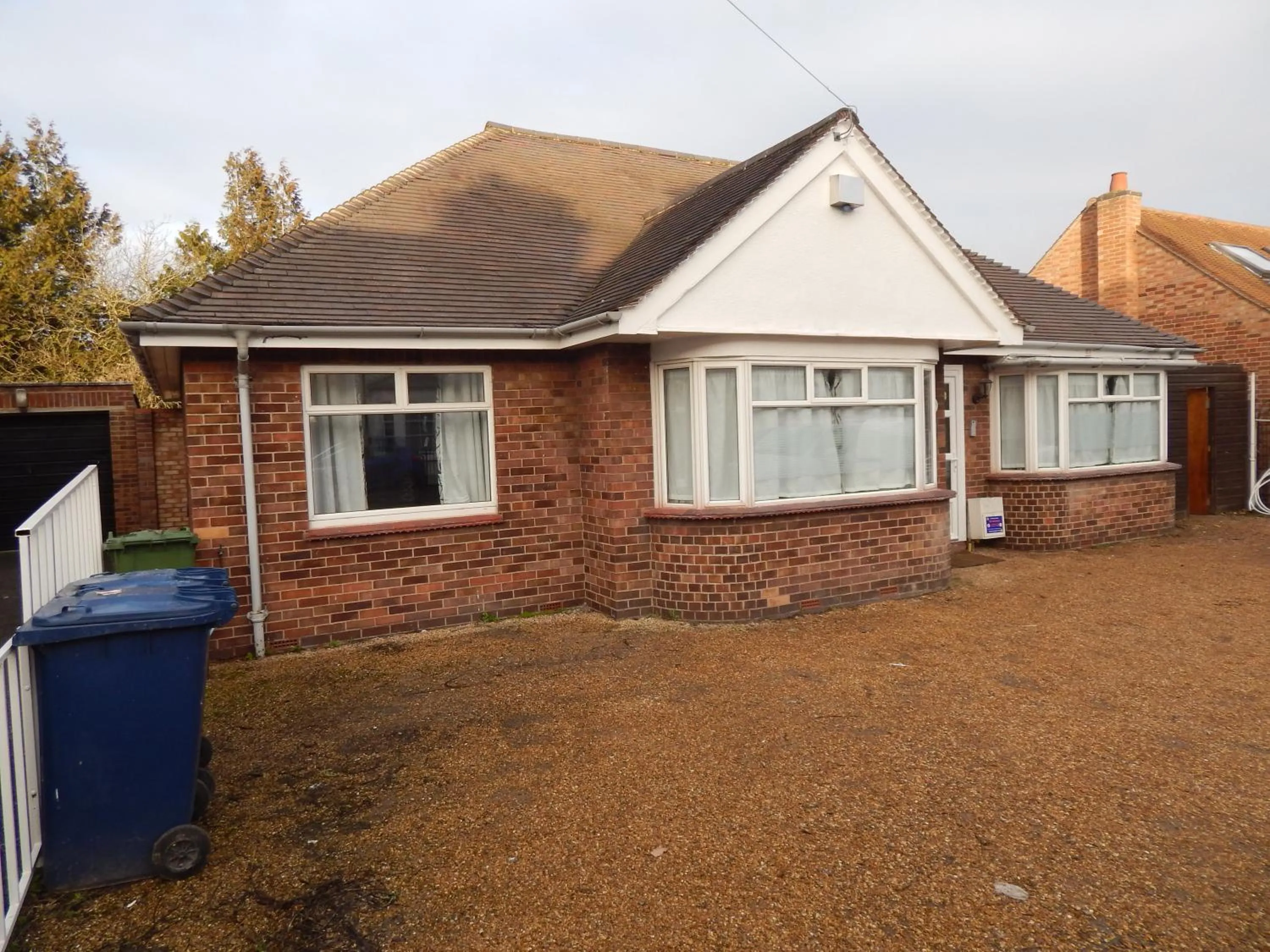 Property building in Modern, well located en-suite rooms with parking & all facilities