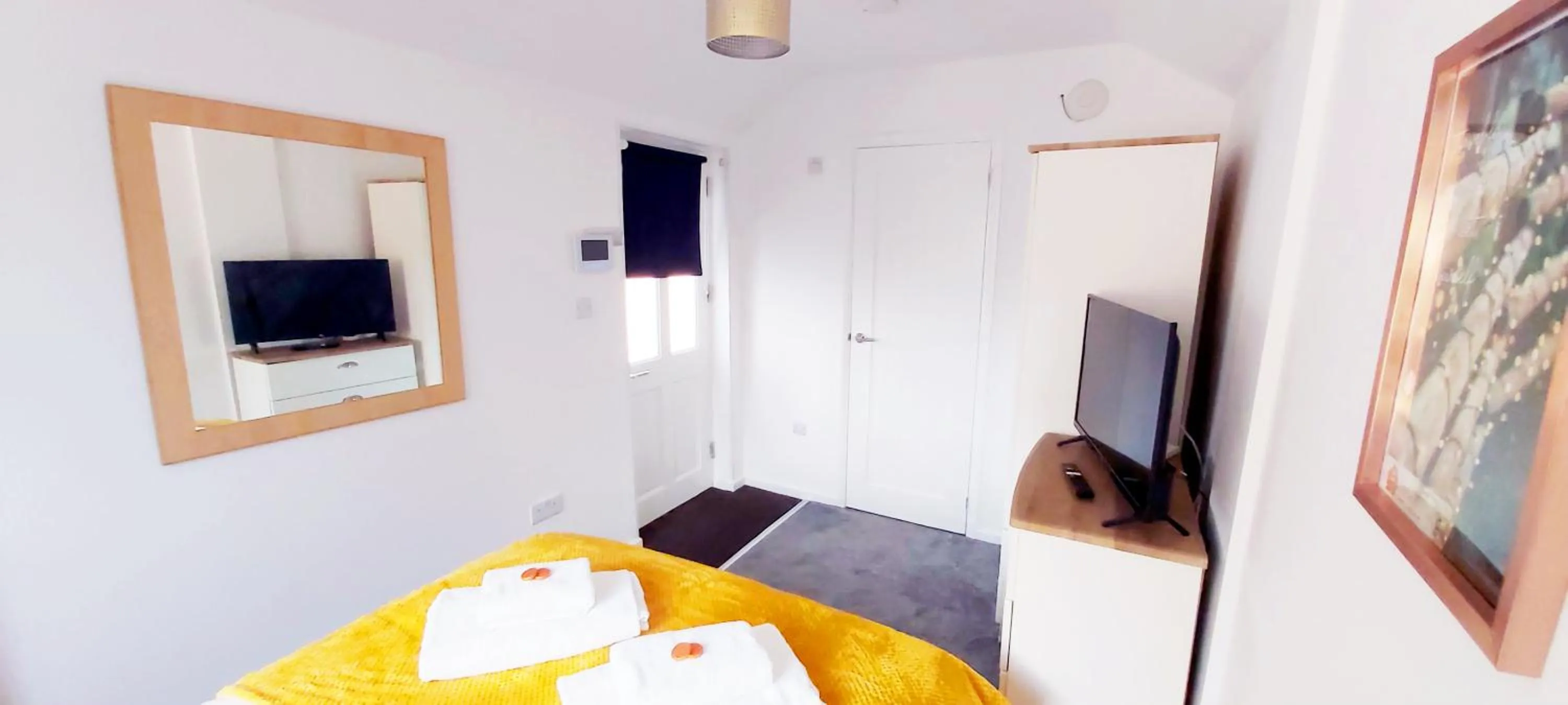 Bed in Modern, well located en-suite rooms with parking & all facilities