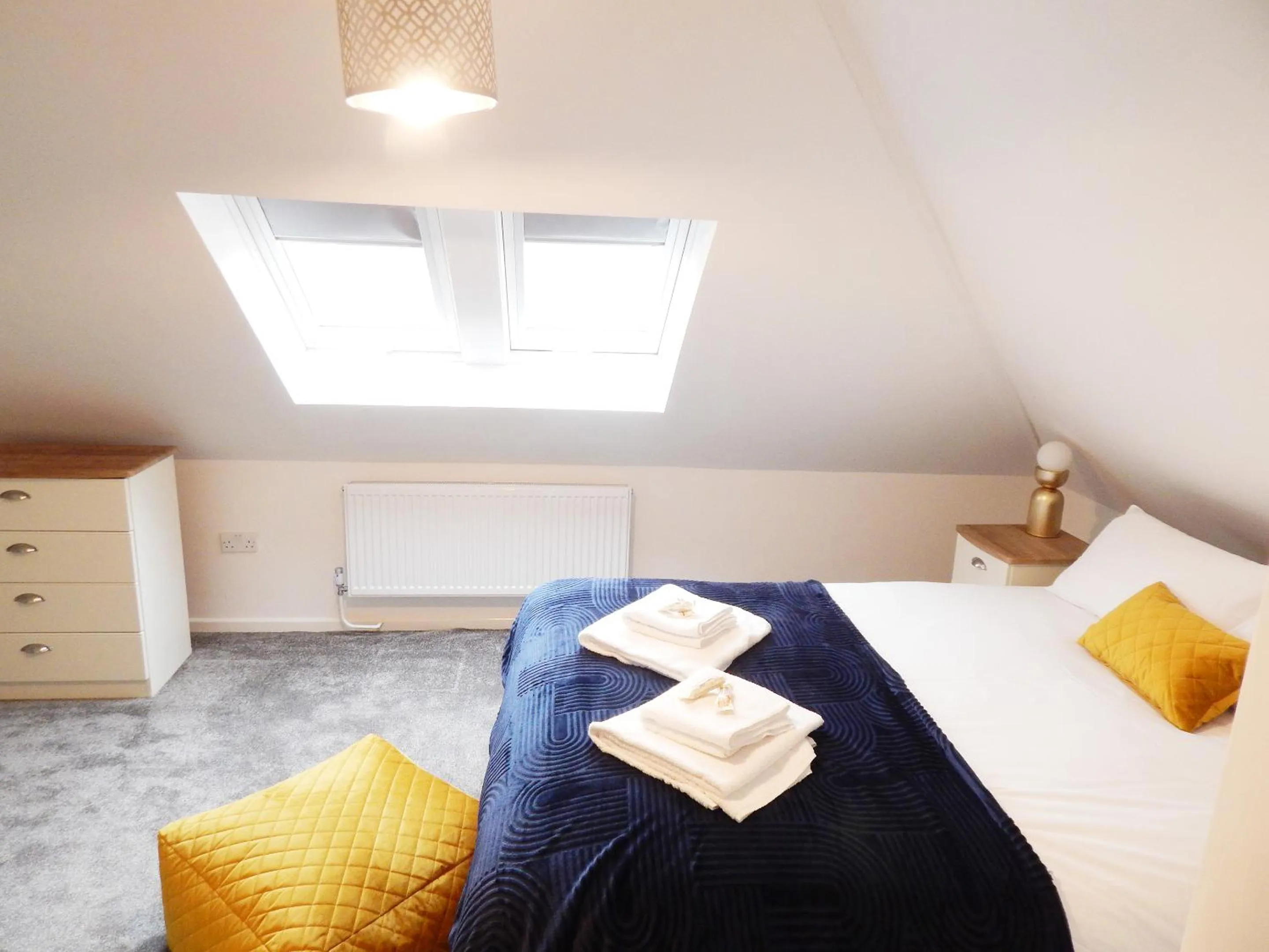 Bed in Modern, well located en-suite rooms with parking & all facilities