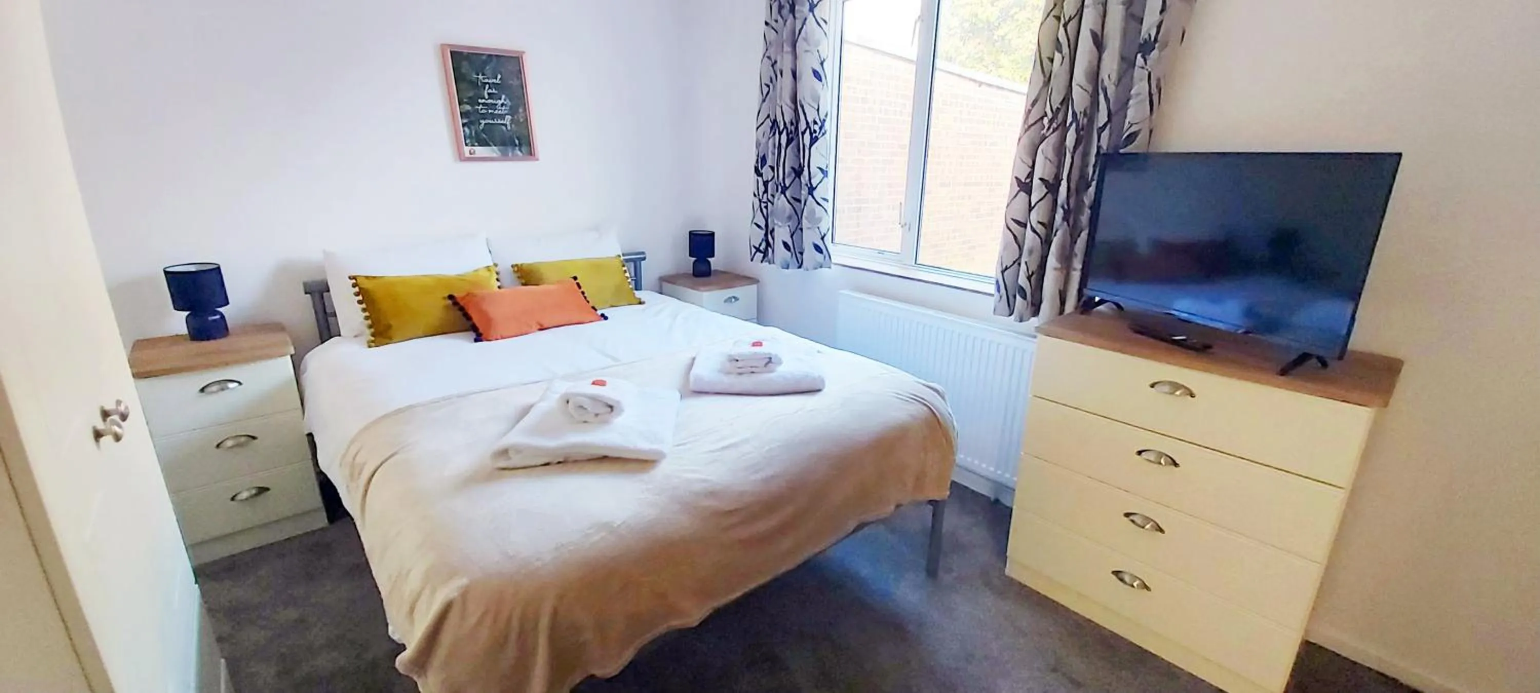 Bed in Modern, well located en-suite rooms with parking & all facilities