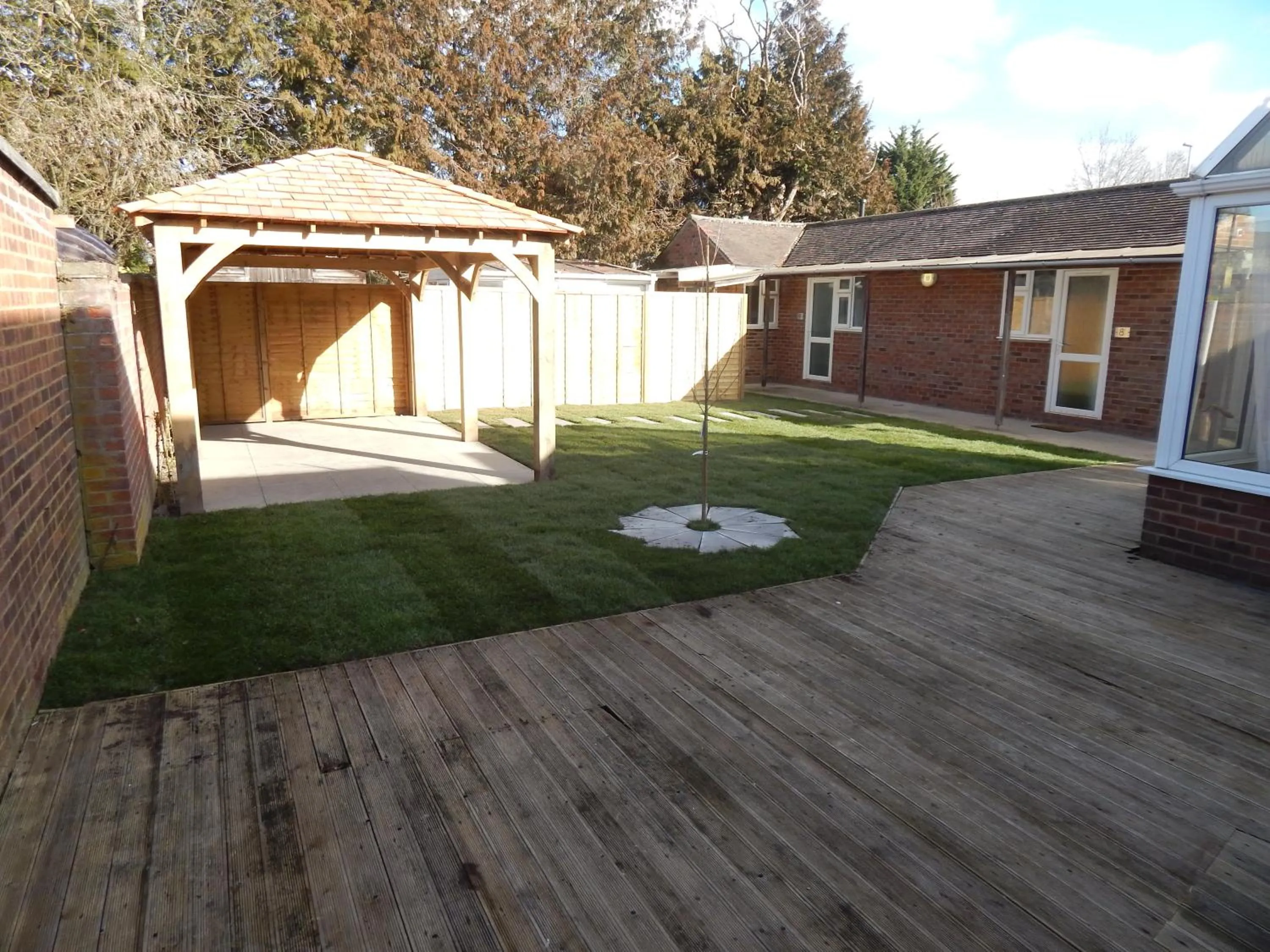 Garden in Modern, well located en-suite rooms with parking & all facilities