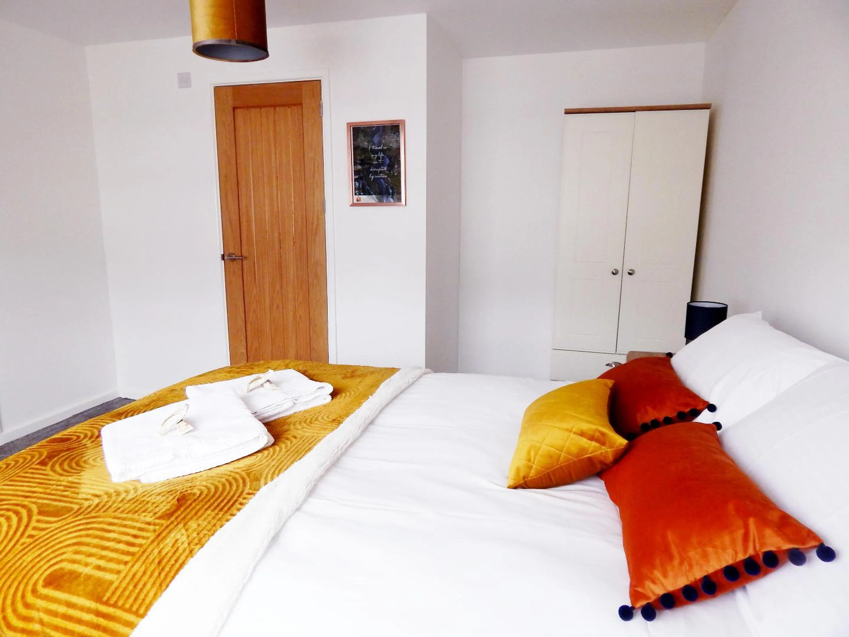 Bed in Modern, well located en-suite rooms with parking & all facilities