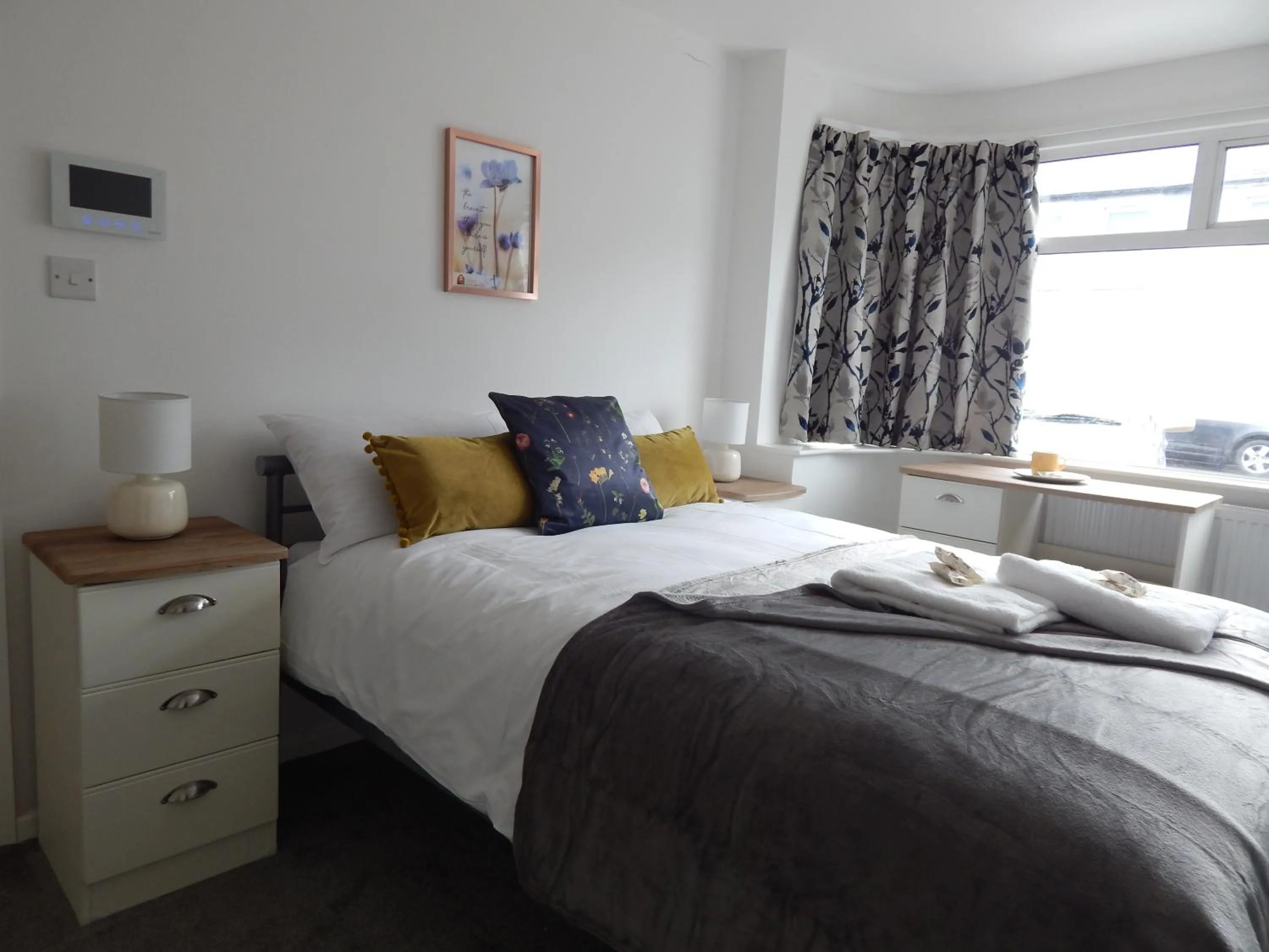 Bed in Modern, well located en-suite rooms with parking & all facilities
