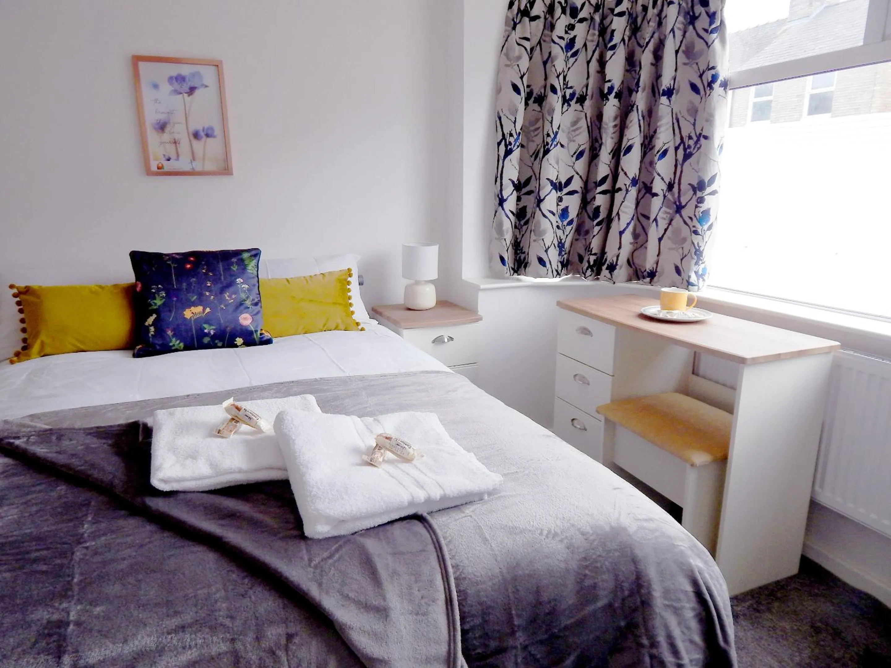 Bed in Modern, well located en-suite rooms with parking & all facilities