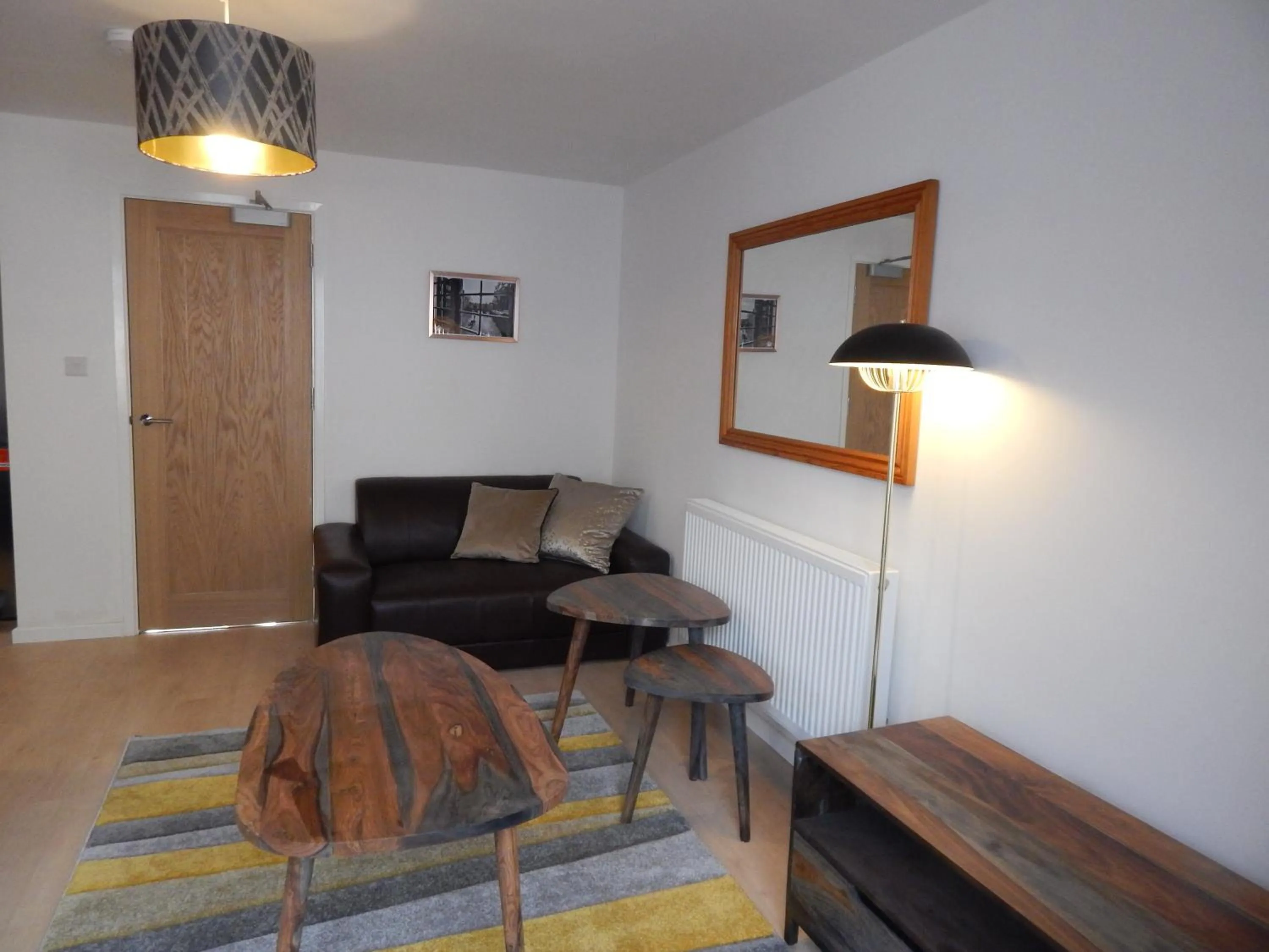 Seating area in Modern, well located en-suite rooms with parking & all facilities