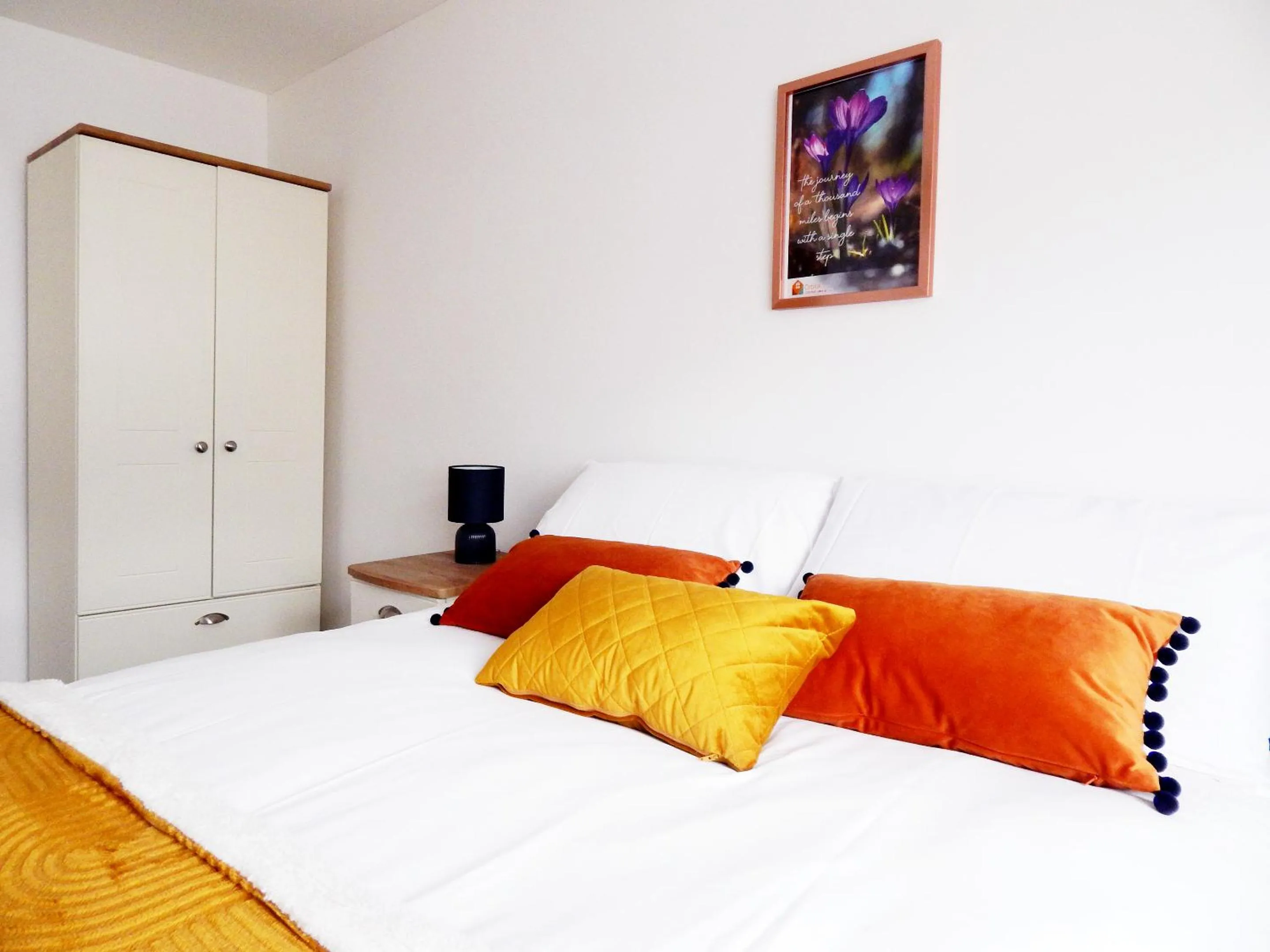 Bed in Modern, well located en-suite rooms with parking & all facilities