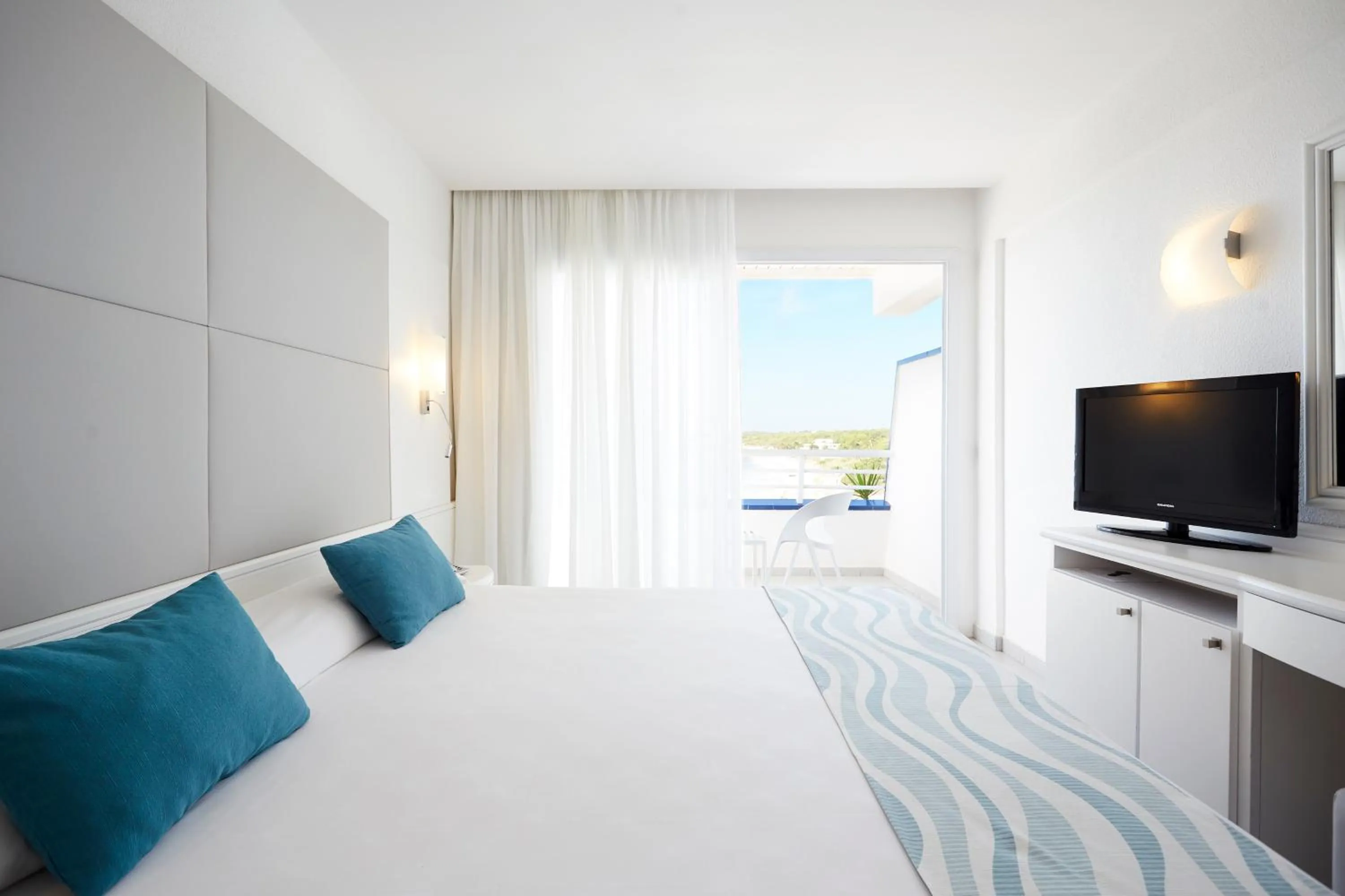 Photo of the whole room, Bed in Insotel Hotel Formentera Playa