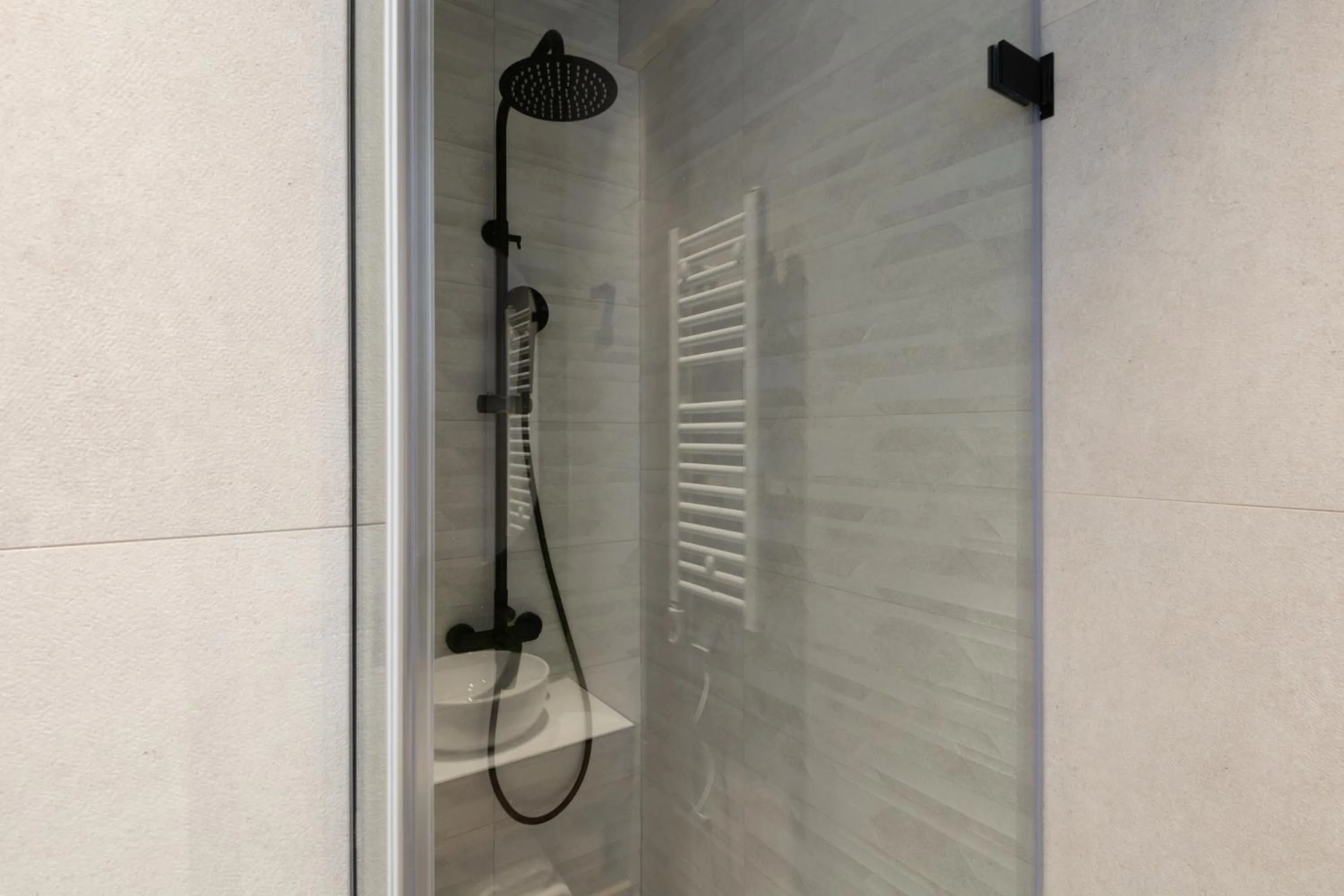 Shower in Incanto Boutique Suites - Mets