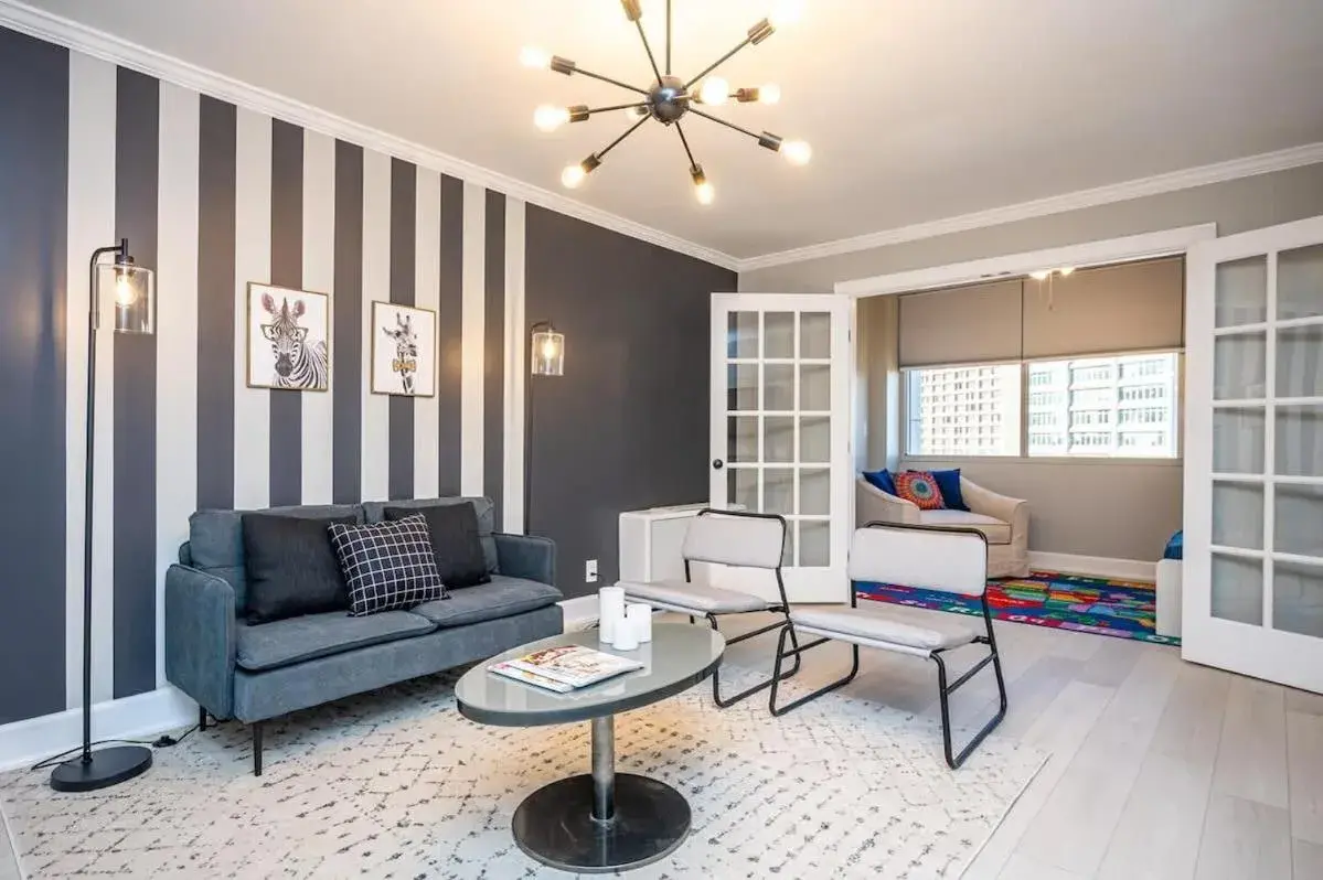 Downtown Atl Condo Onsite Parking King bed & bonus room LM1901 Downtown Atl Condo Onsite Parking King bed & bonus room LM1901