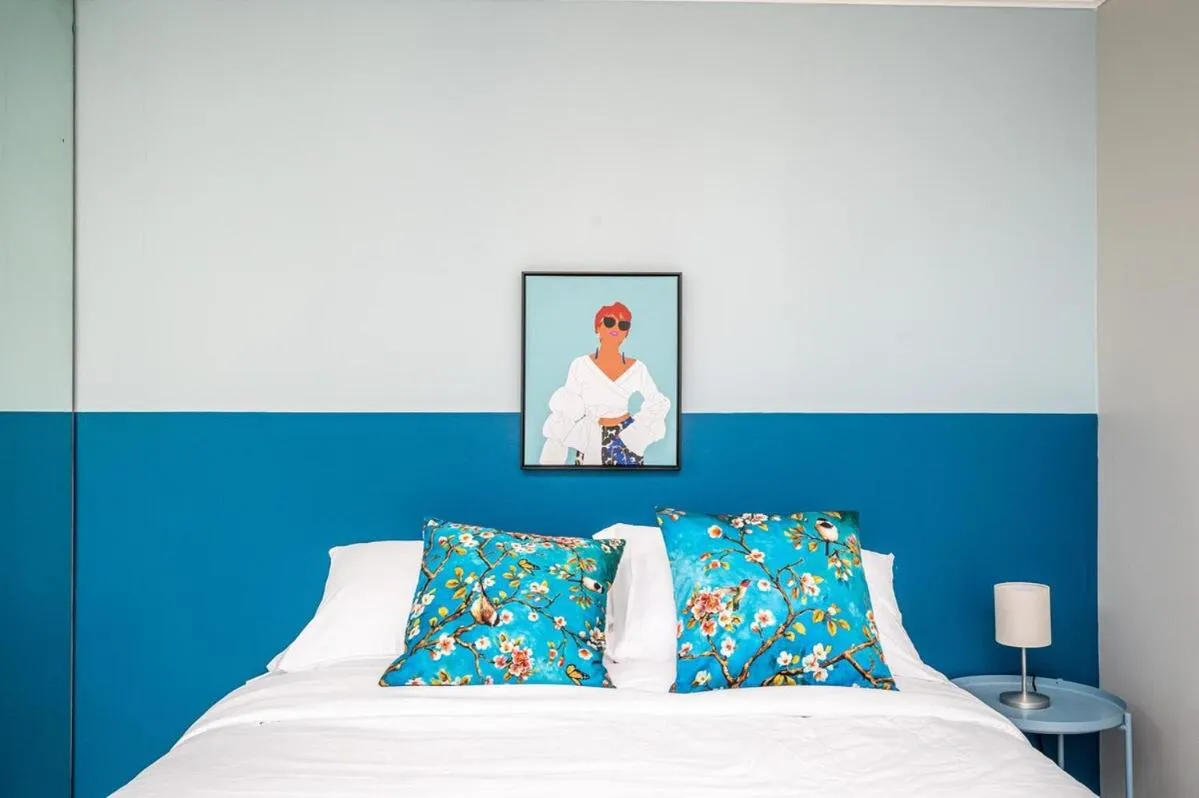 Bed in Downtown Atl Condo Onsite Parking King bed & bonus room LM1901