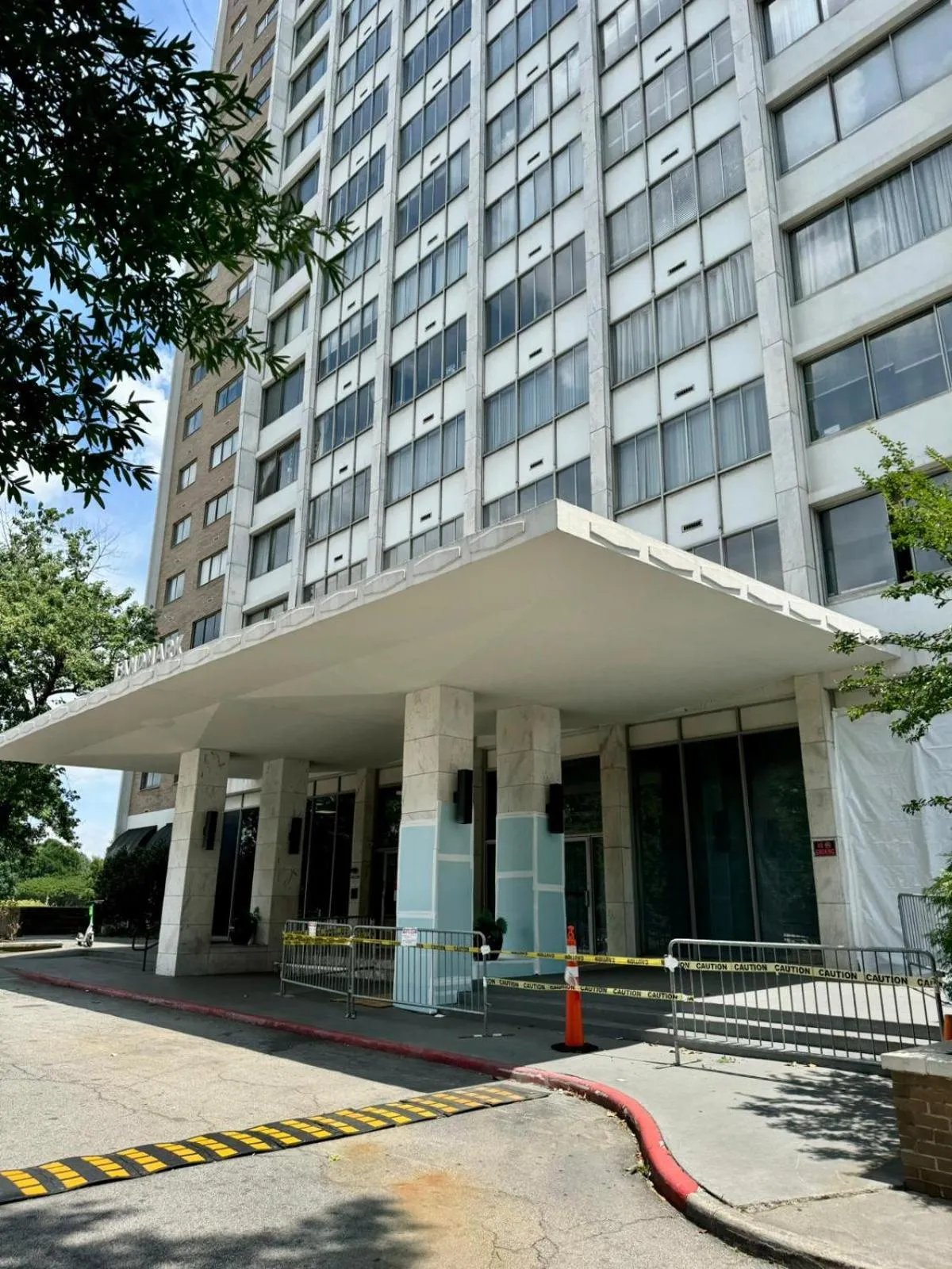 Downtown Atl Condo Onsite Parking King bed & bonus room LM1901