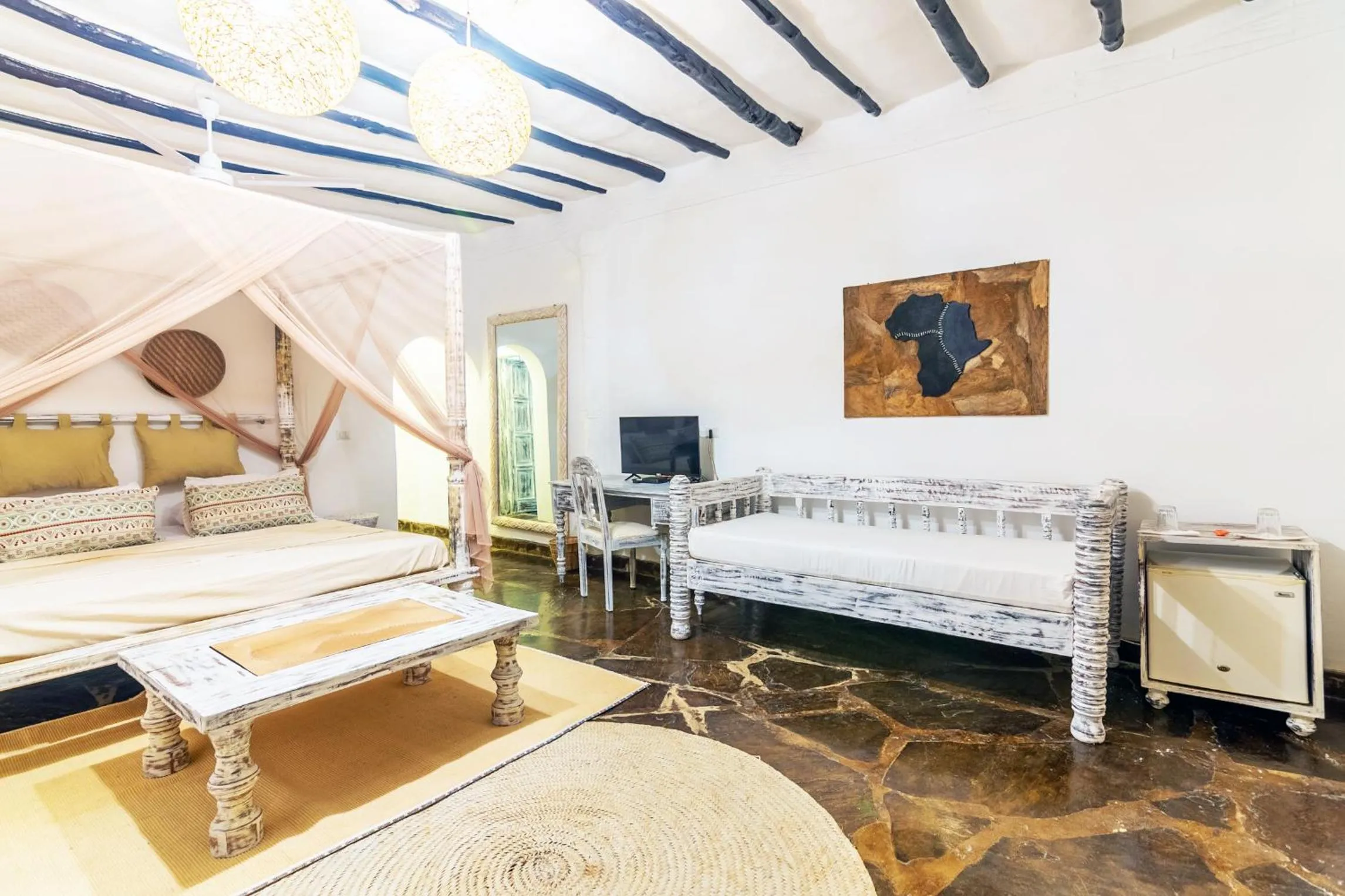 Photo of the whole room in Jumbo Club Watamu