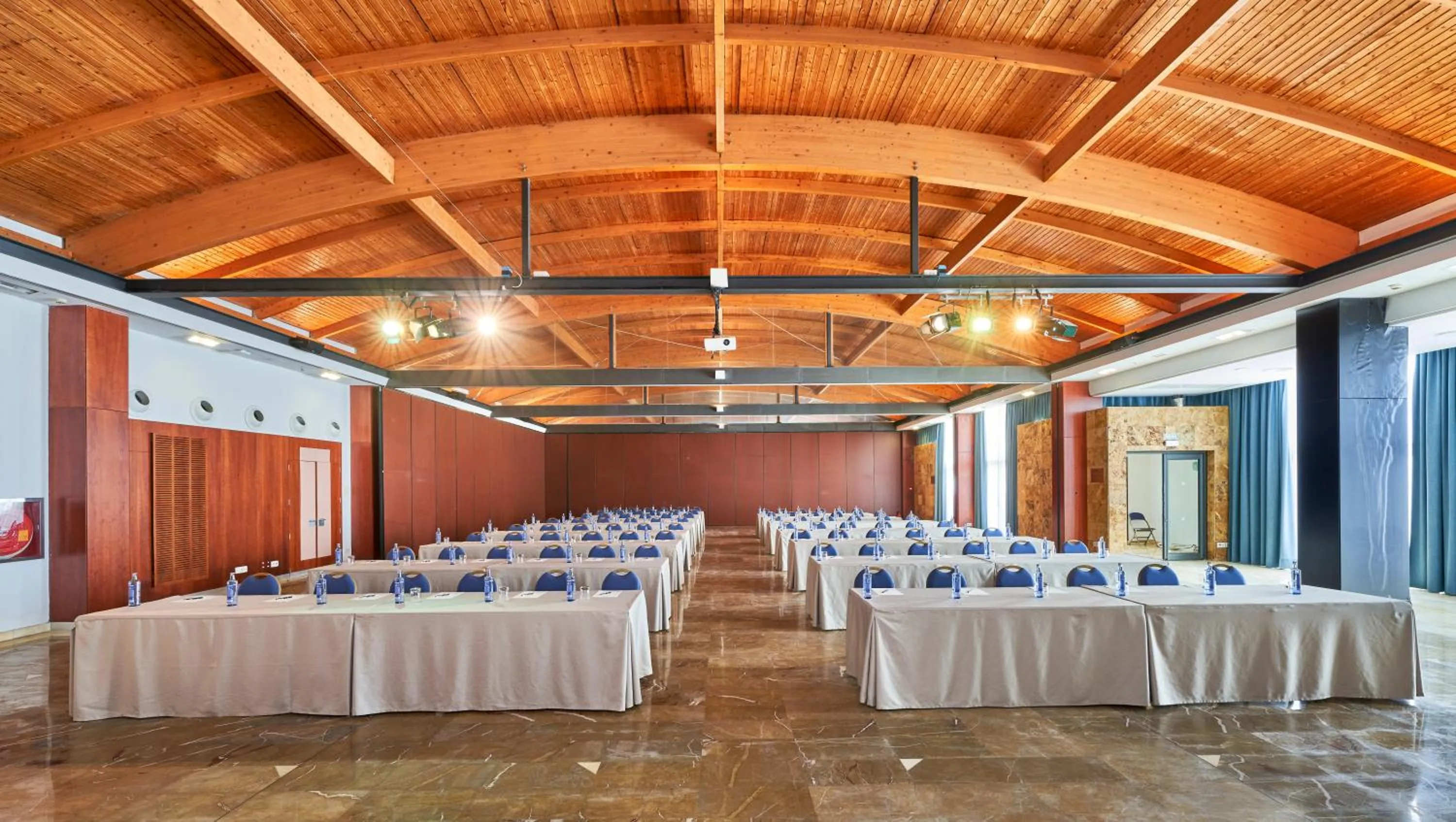 Business facilities in Insotel Punta Prima Resort