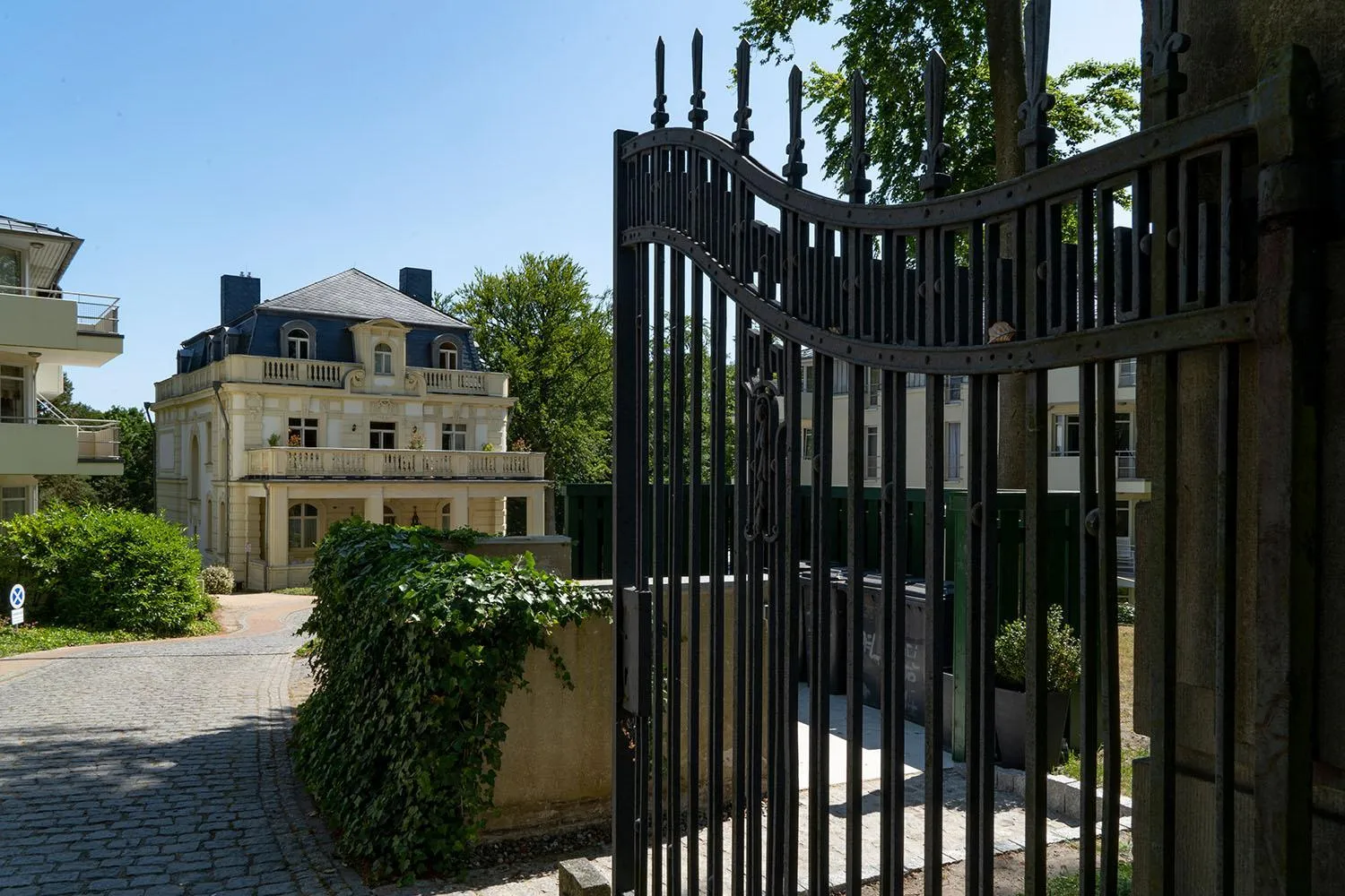 Facade/entrance in Villa Bleichröder